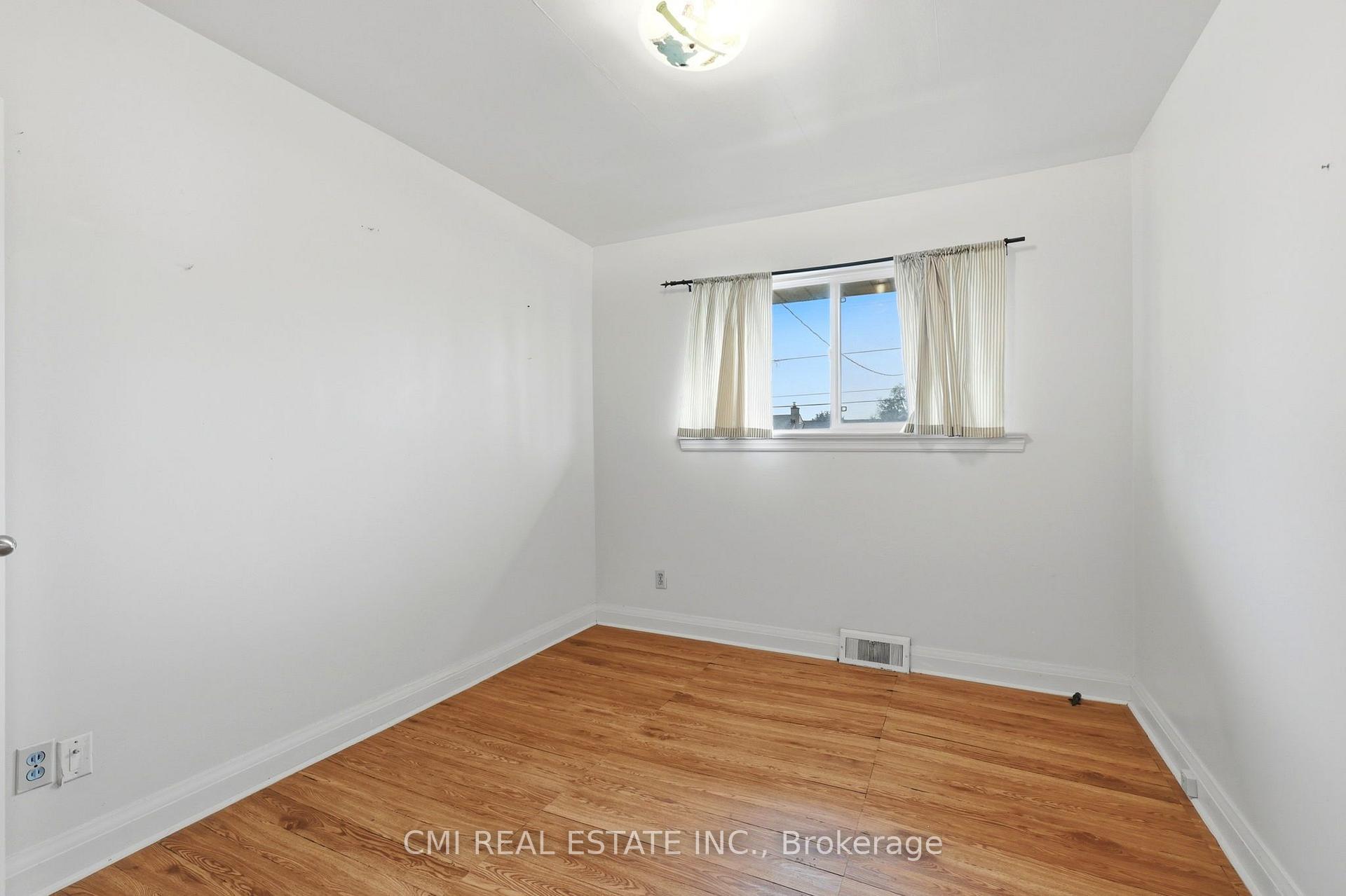 Photo 13 of 494 Annapolis Avenue, Oshawa, McLaughlin — HOMEH