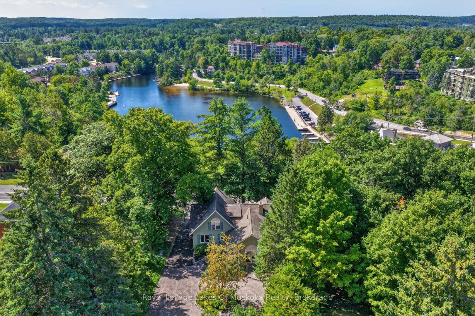 Photo 4 of 40 Entrance Drive, Bracebridge — HOMEH