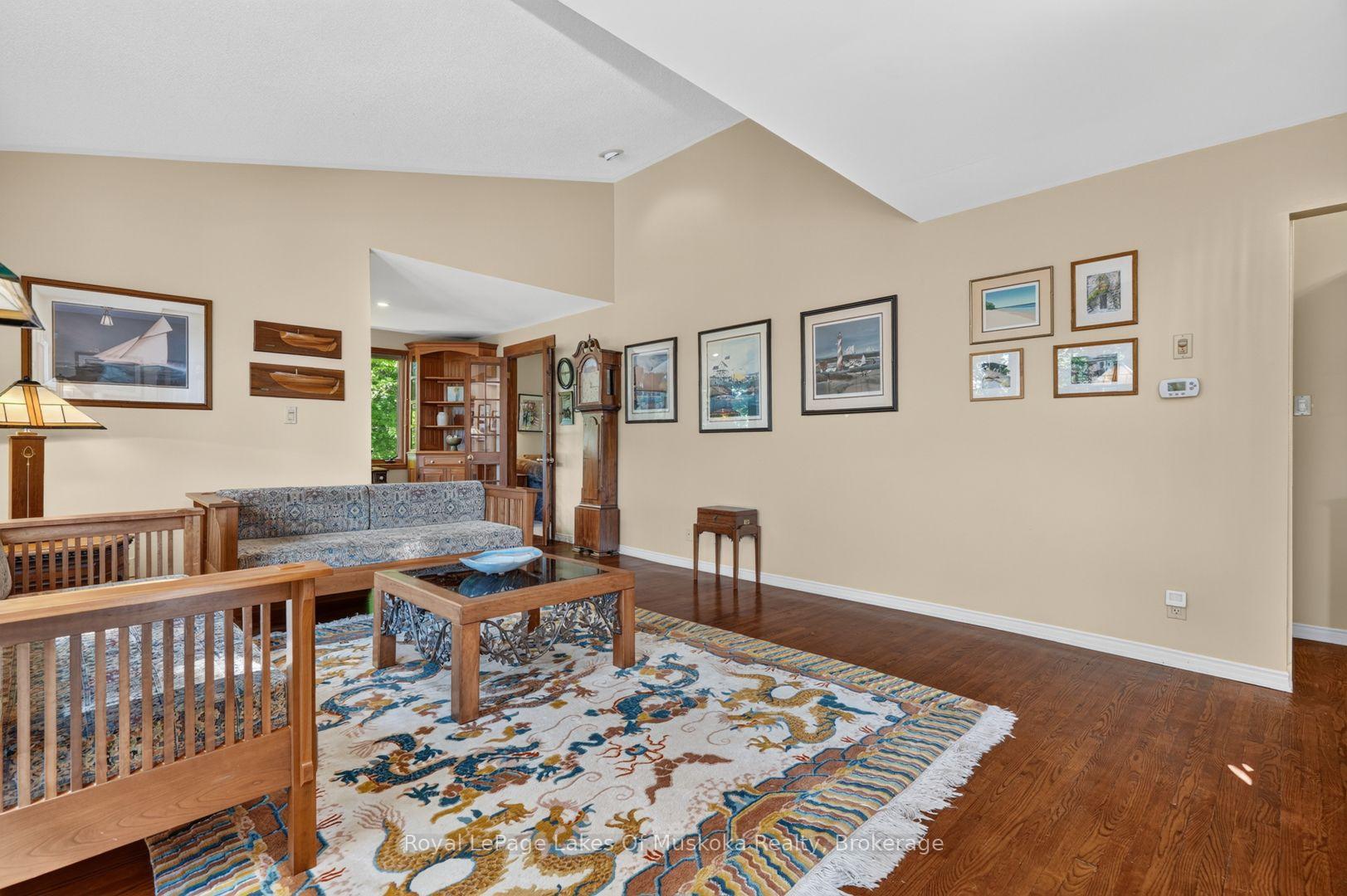 Photo 11 of 40 Entrance Drive, Bracebridge — HOMEH