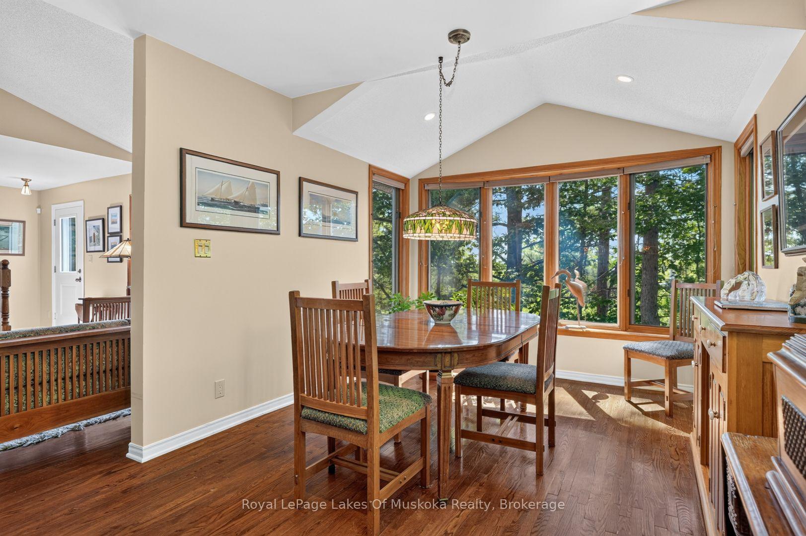 Photo 13 of 40 Entrance Drive, Bracebridge — HOMEH