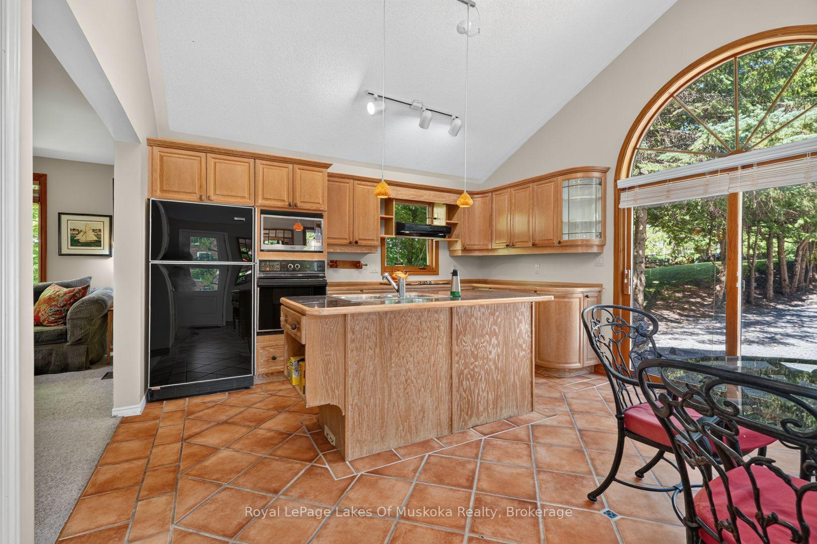 Photo 18 of 40 Entrance Drive, Bracebridge — HOMEH