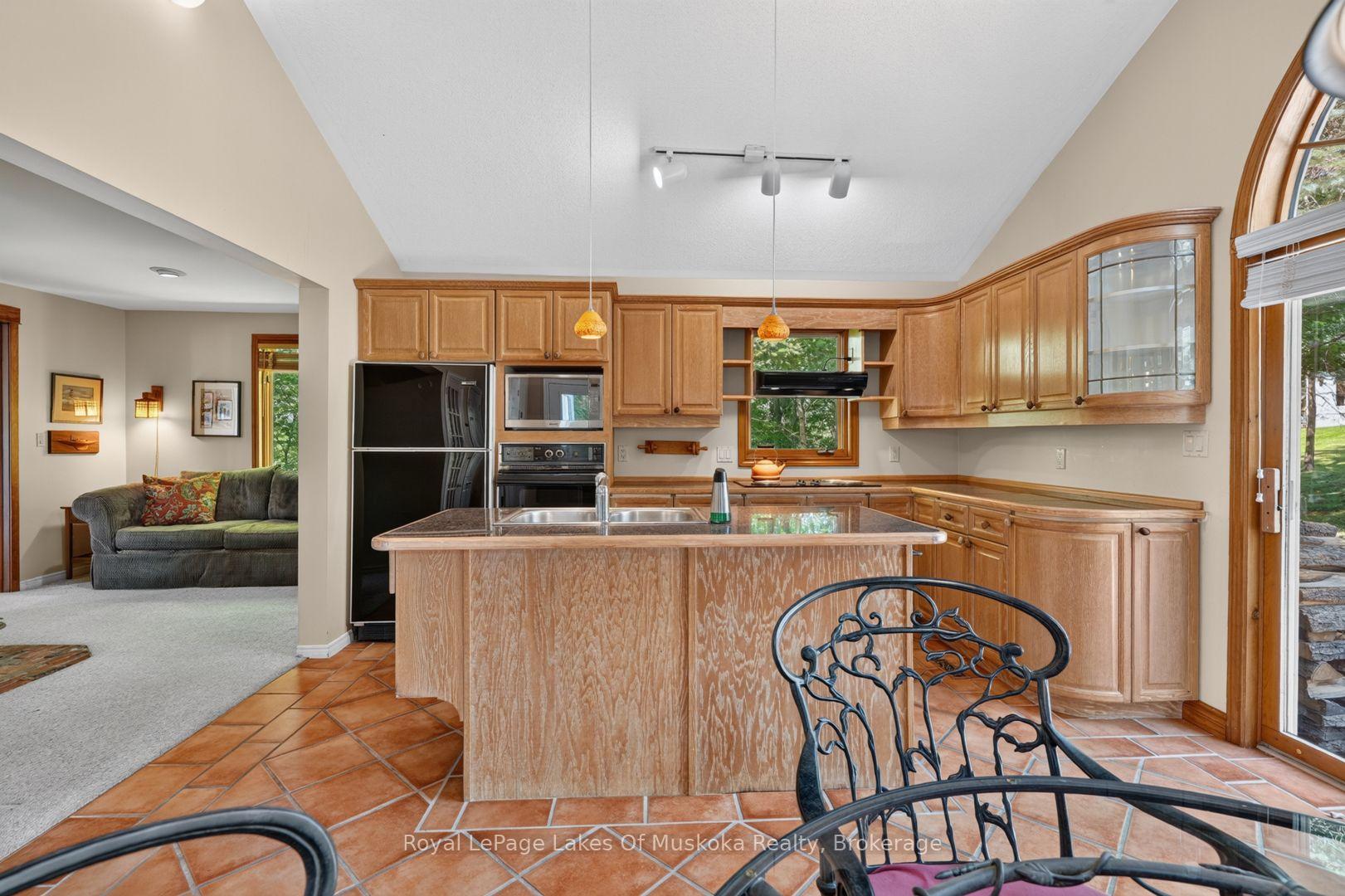 Photo 19 of 40 Entrance Drive, Bracebridge — HOMEH