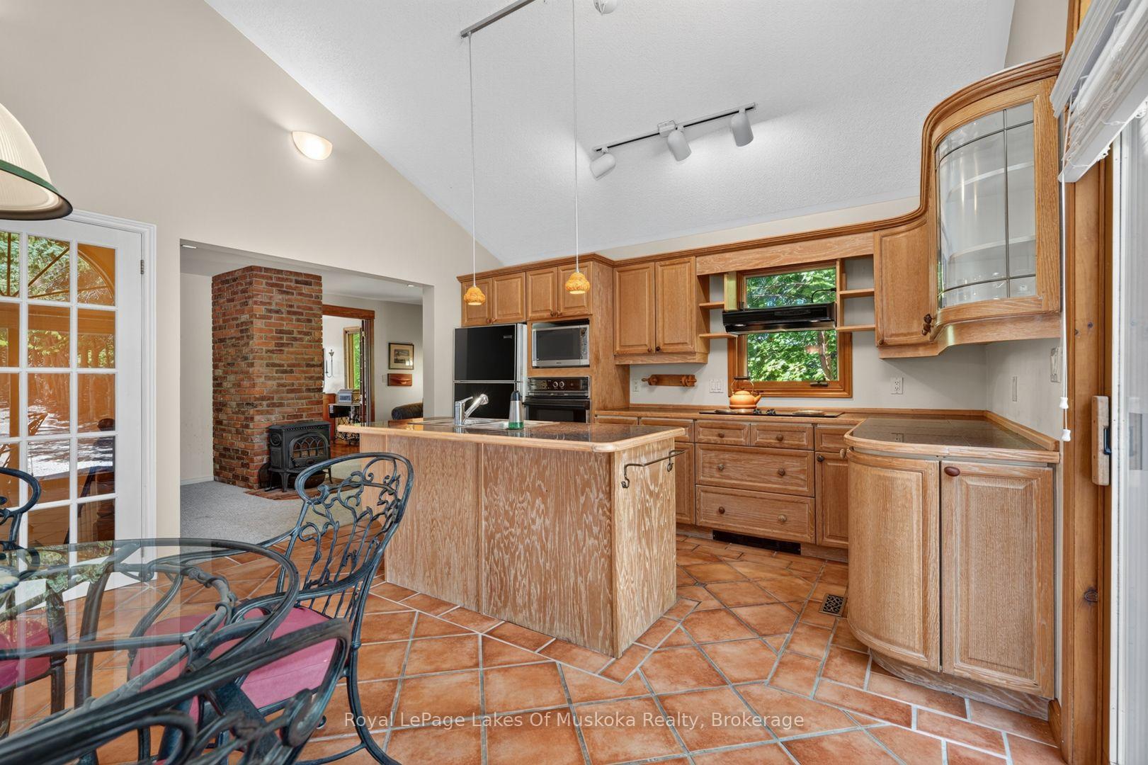 Photo 20 of 40 Entrance Drive, Bracebridge — HOMEH