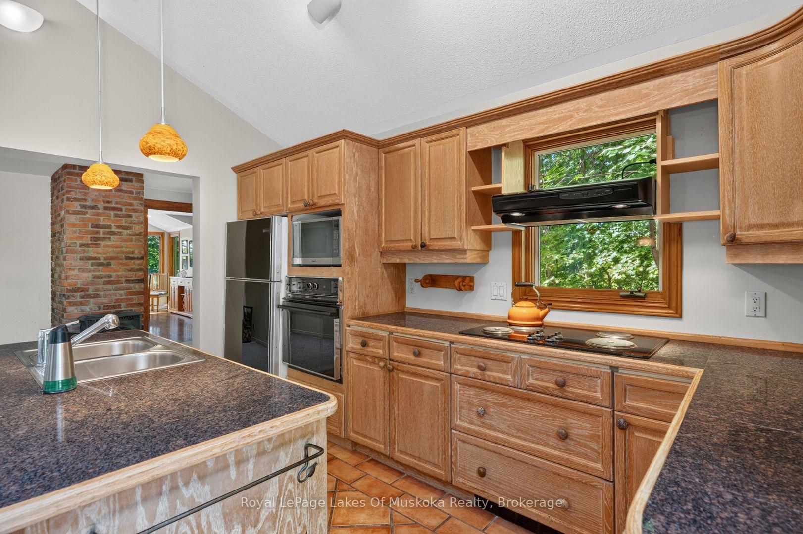 Photo 21 of 40 Entrance Drive, Bracebridge — HOMEH