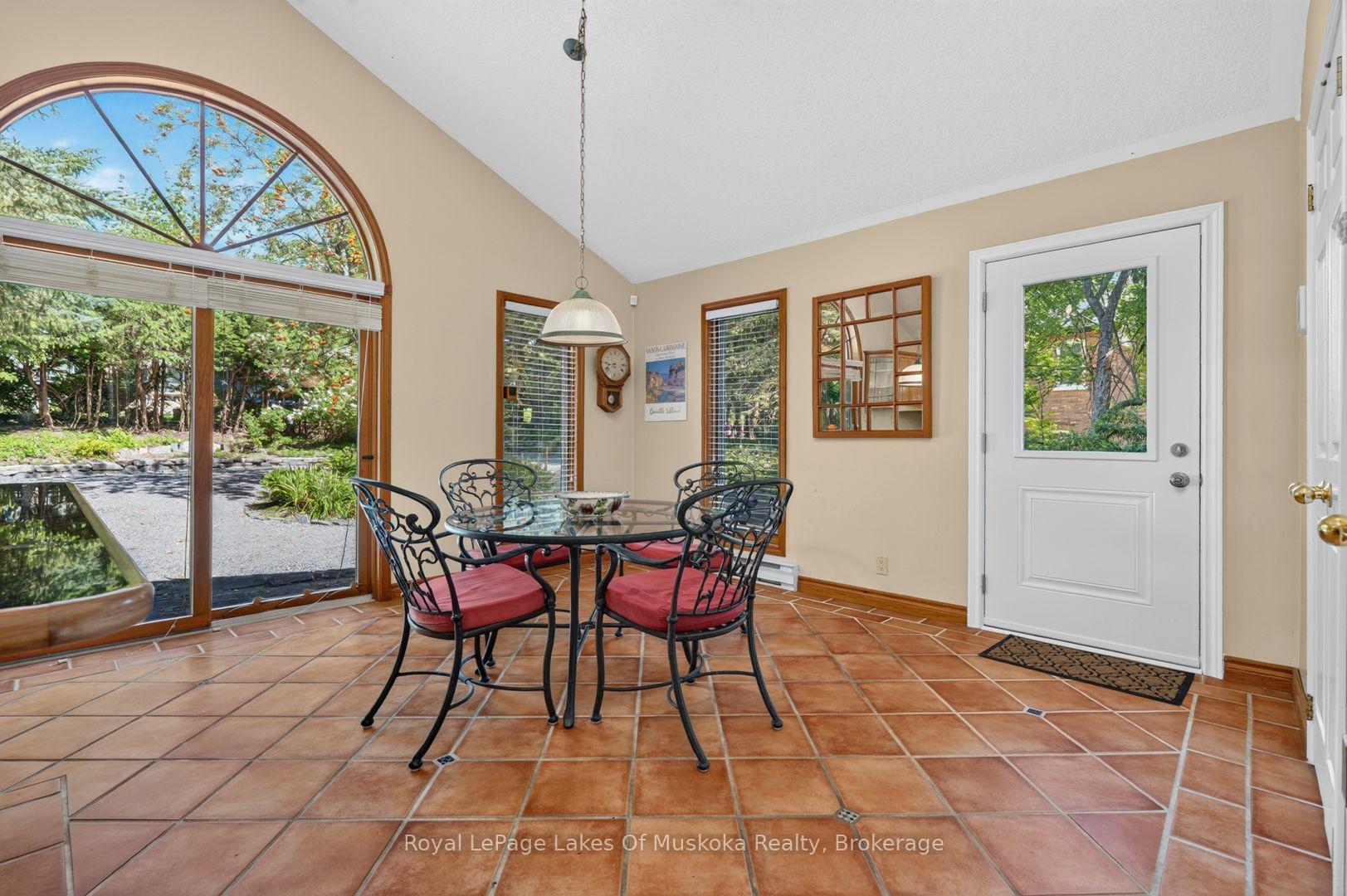 Photo 24 of 40 Entrance Drive, Bracebridge — HOMEH
