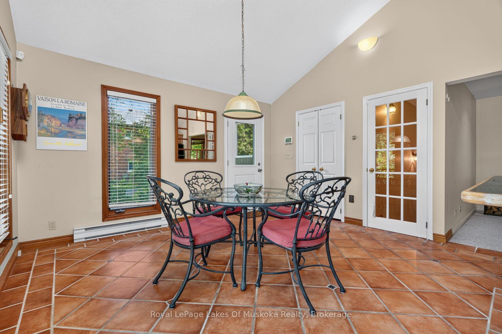 Photo 25 of 40 Entrance Drive, Bracebridge — HOMEH