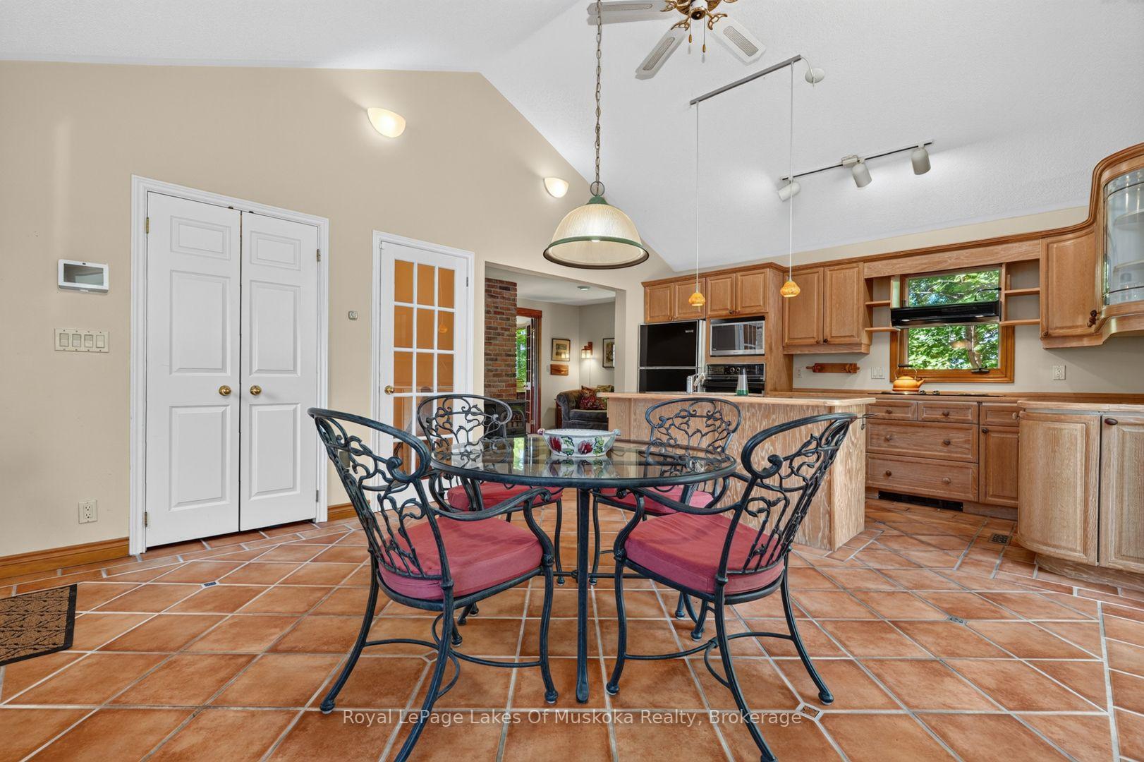 Photo 26 of 40 Entrance Drive, Bracebridge — HOMEH