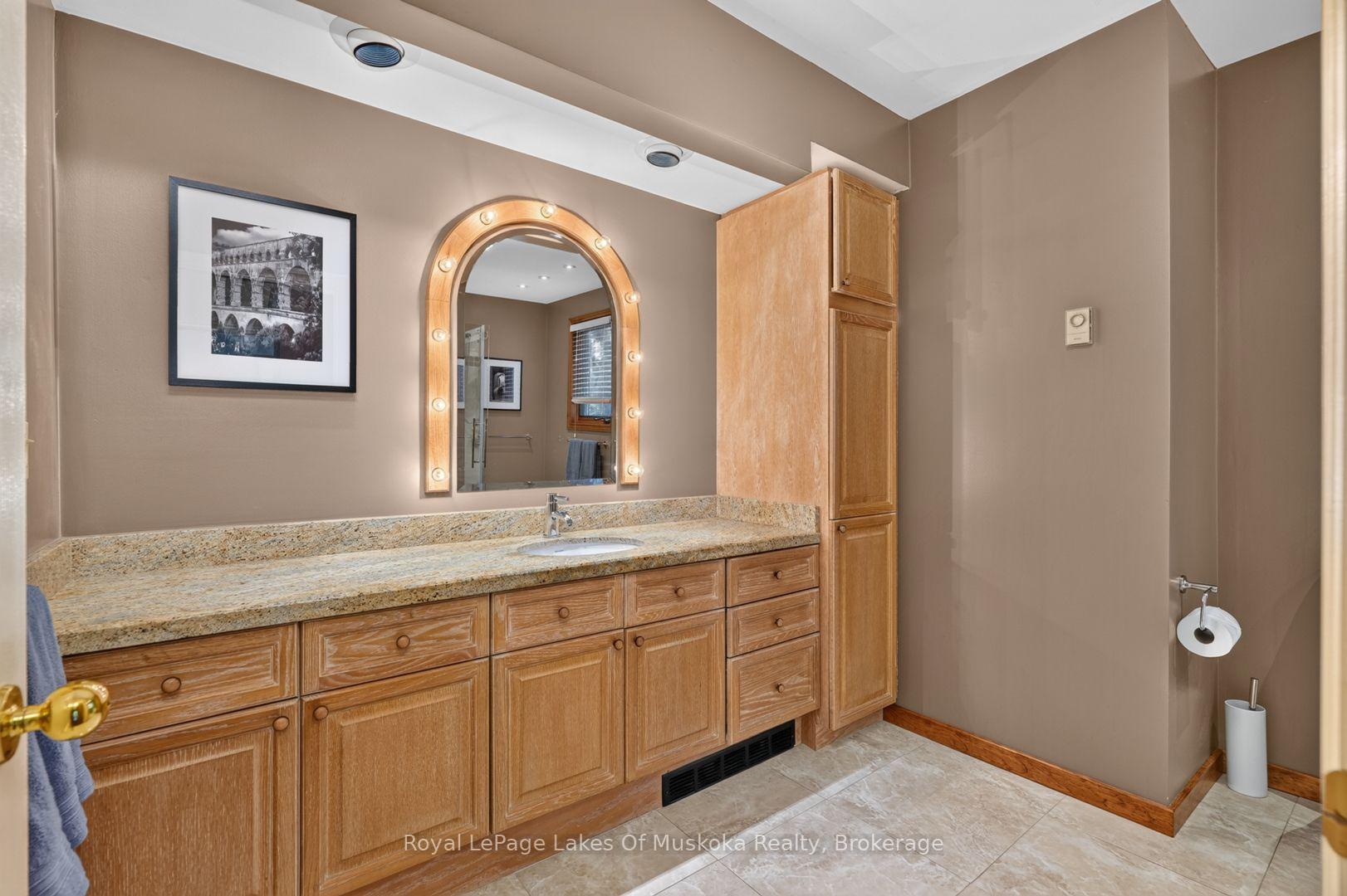 Photo 33 of 40 Entrance Drive, Bracebridge — HOMEH