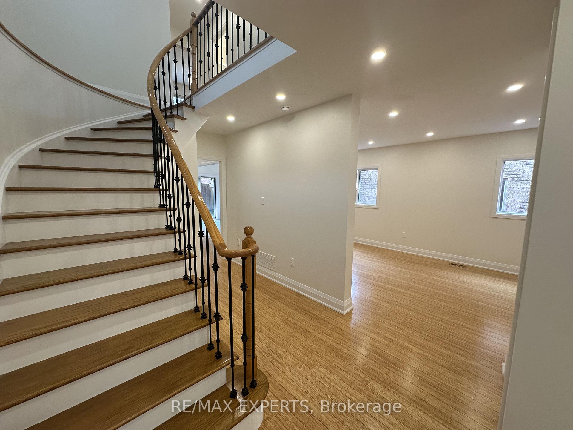 Photo 16 of 249 Rushbrook Drive, Newmarket, Summerhill Estates — HOMEH