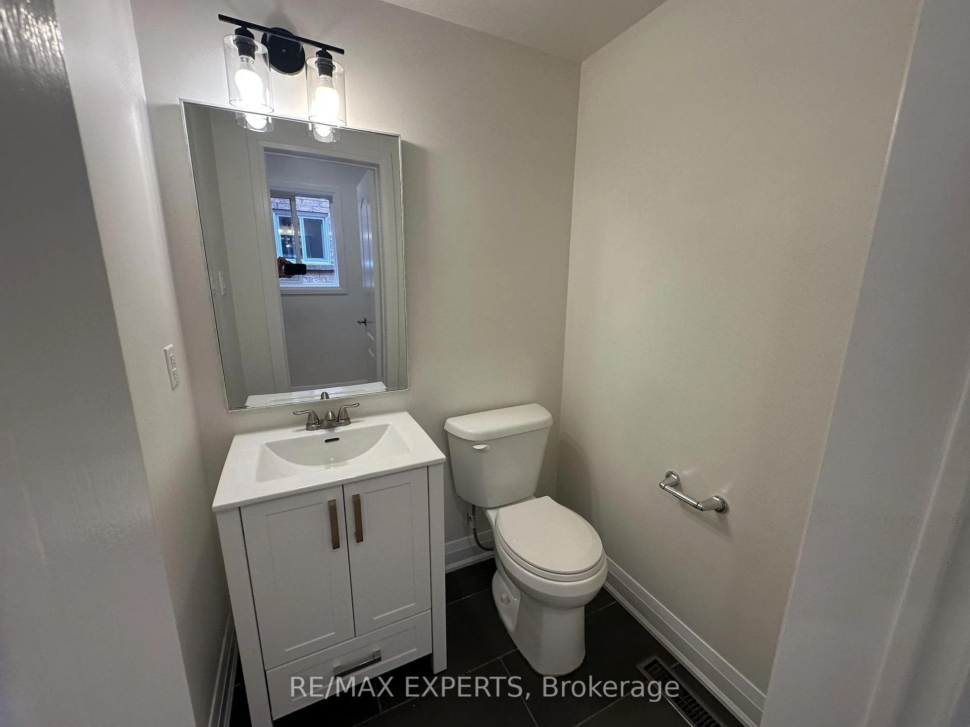 Photo 4 of 249 Rushbrook Drive, Newmarket, Summerhill Estates — HOMEH