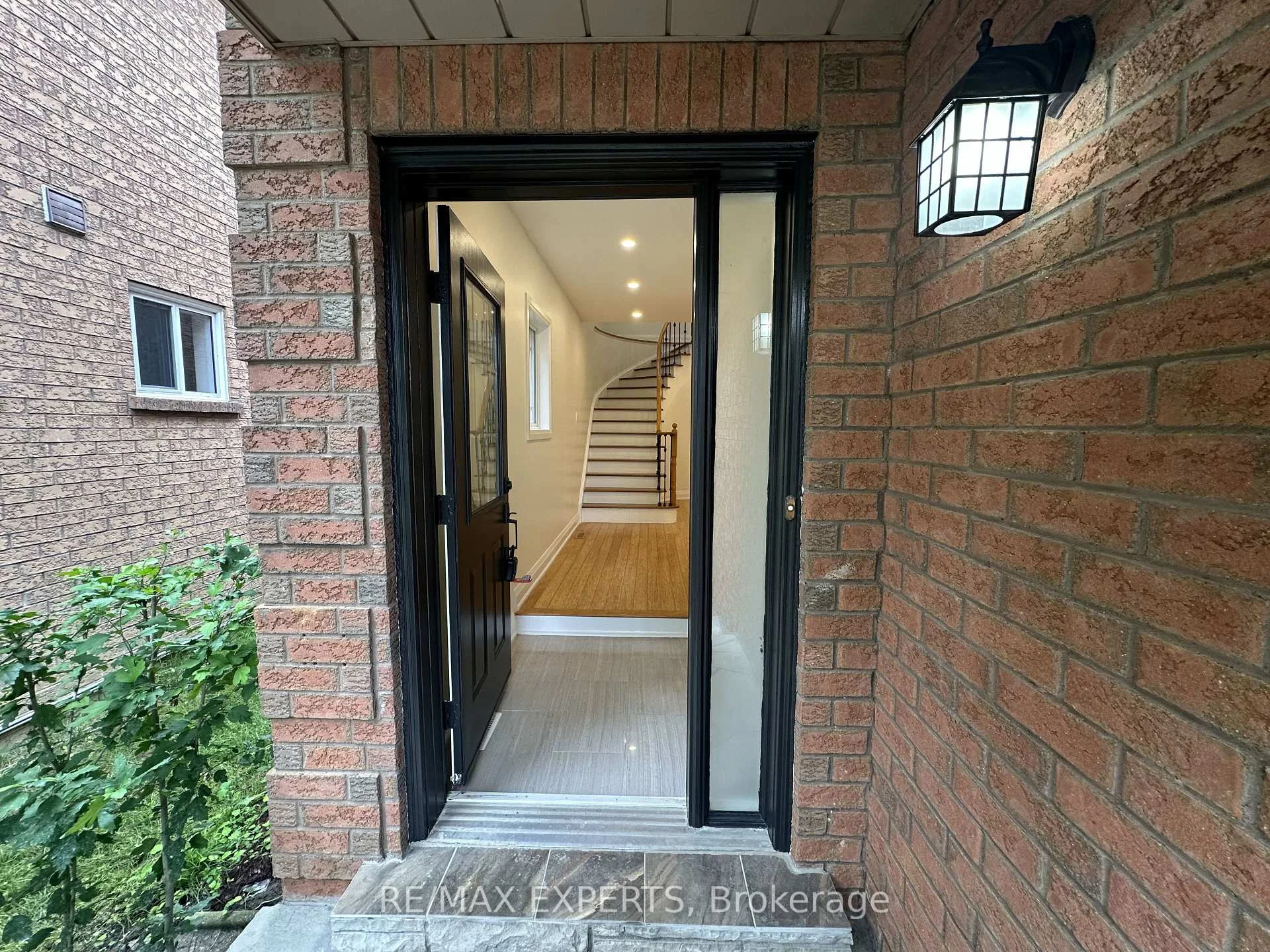 Photo 5 of 249 Rushbrook Drive, Newmarket, Summerhill Estates — HOMEH