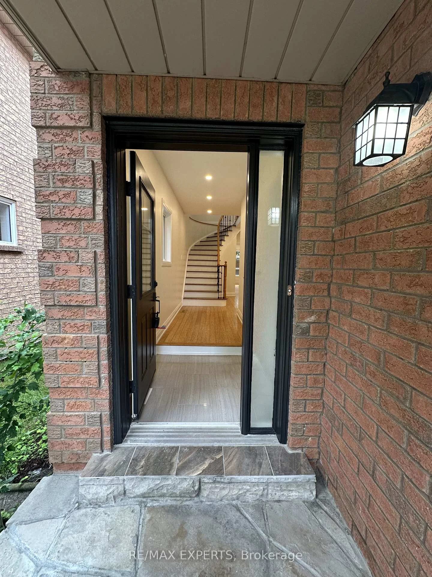 Photo 7 of 249 Rushbrook Drive, Newmarket, Summerhill Estates — HOMEH