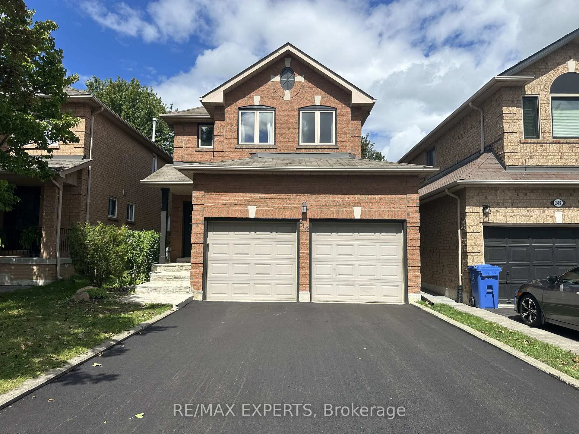 Photo 9 of 249 Rushbrook Drive, Newmarket, Summerhill Estates — HOMEH