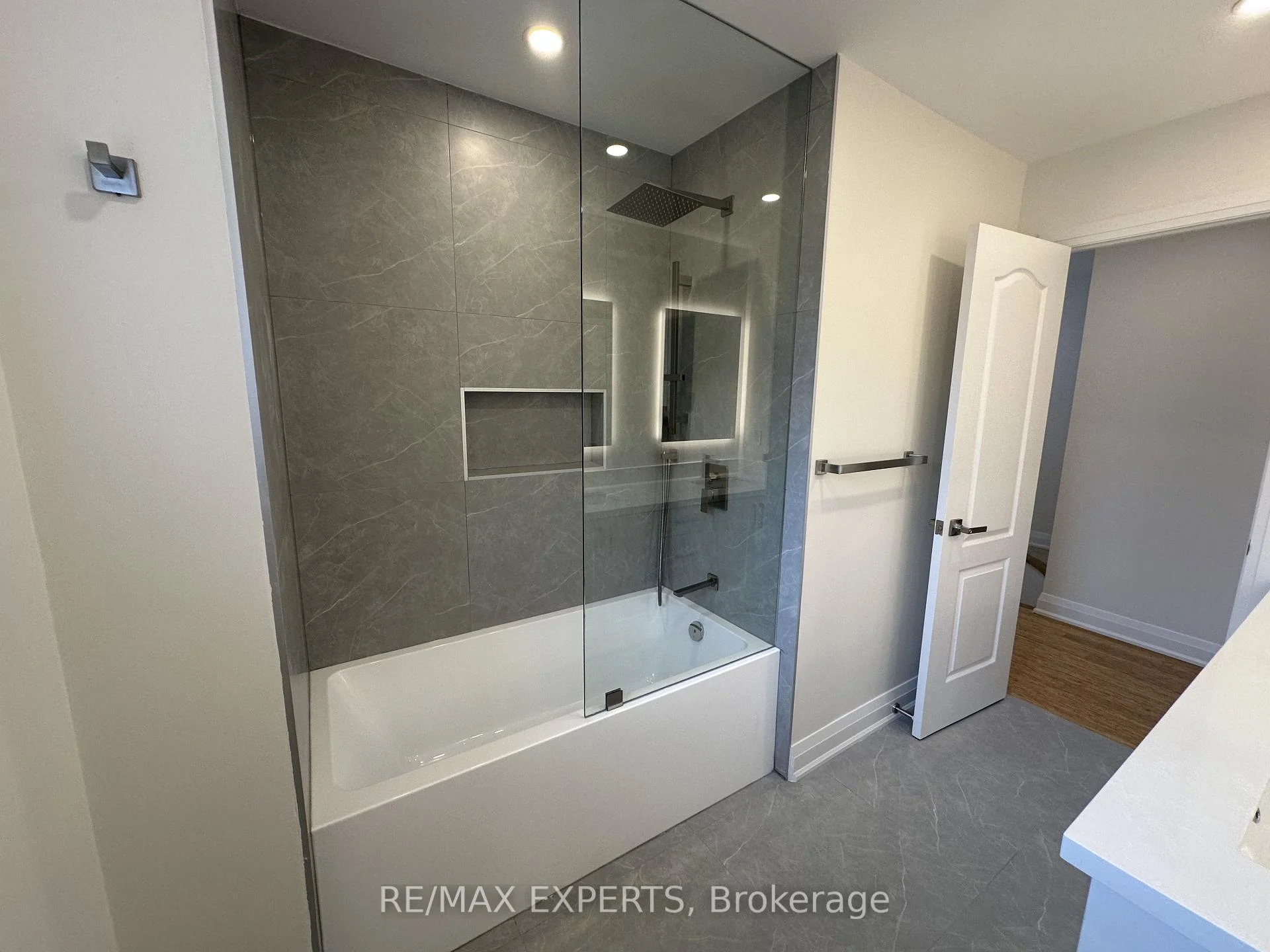 Photo 23 of 249 Rushbrook Drive, Newmarket, Summerhill Estates — HOMEH