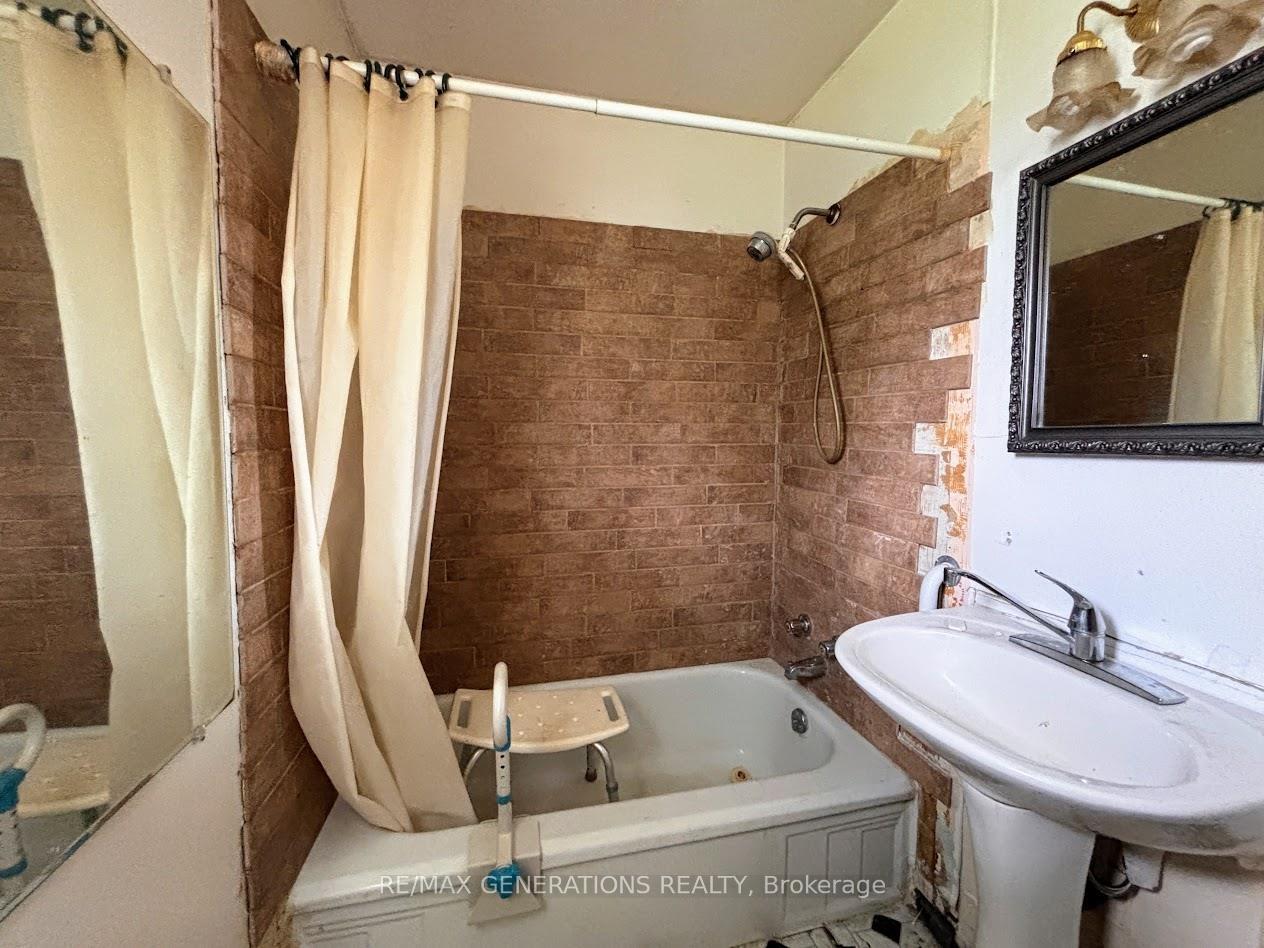 Photo 11 of 7 Mona Drive, Manitouwadge, TB-73 — HOMEH