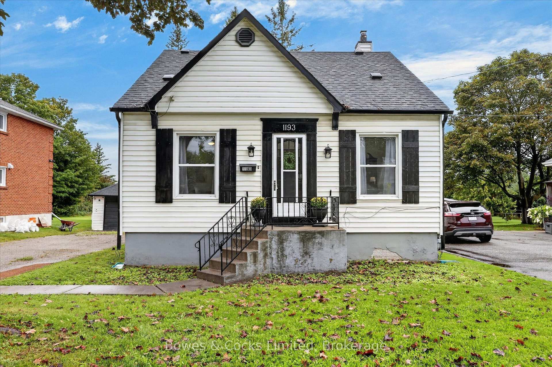 Photo 1 of 1193 Clonsilla Avenue, Peterborough, Town Ward 3 — HOMEH