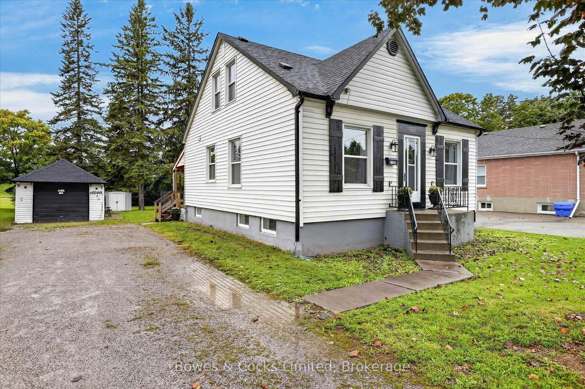 Photo 3 of 1193 Clonsilla Avenue, Peterborough, Town Ward 3 — HOMEH