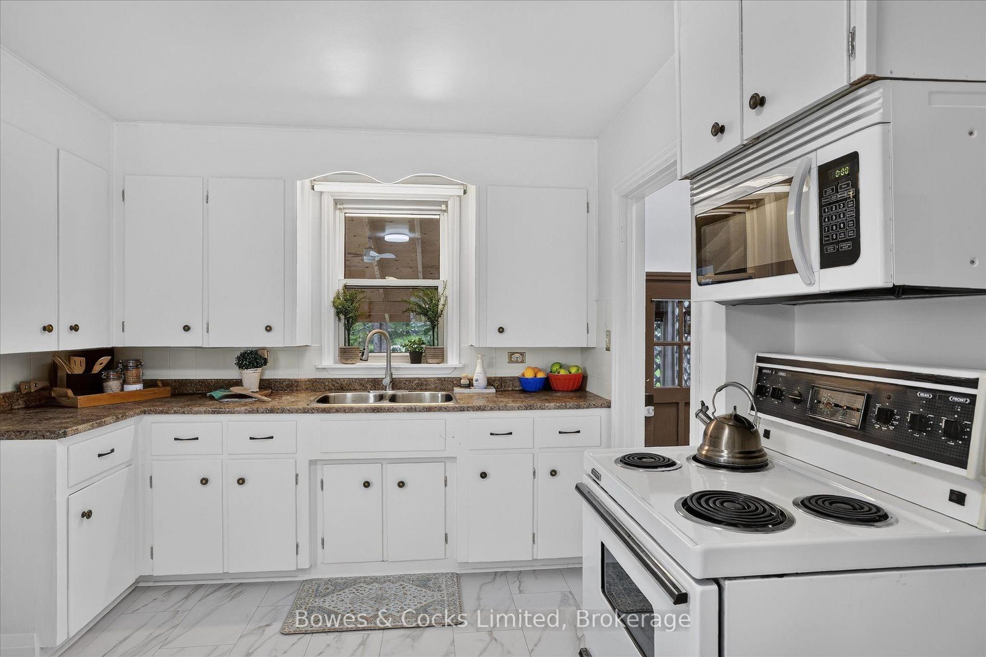 Photo 13 of 1193 Clonsilla Avenue, Peterborough, Town Ward 3 — HOMEH