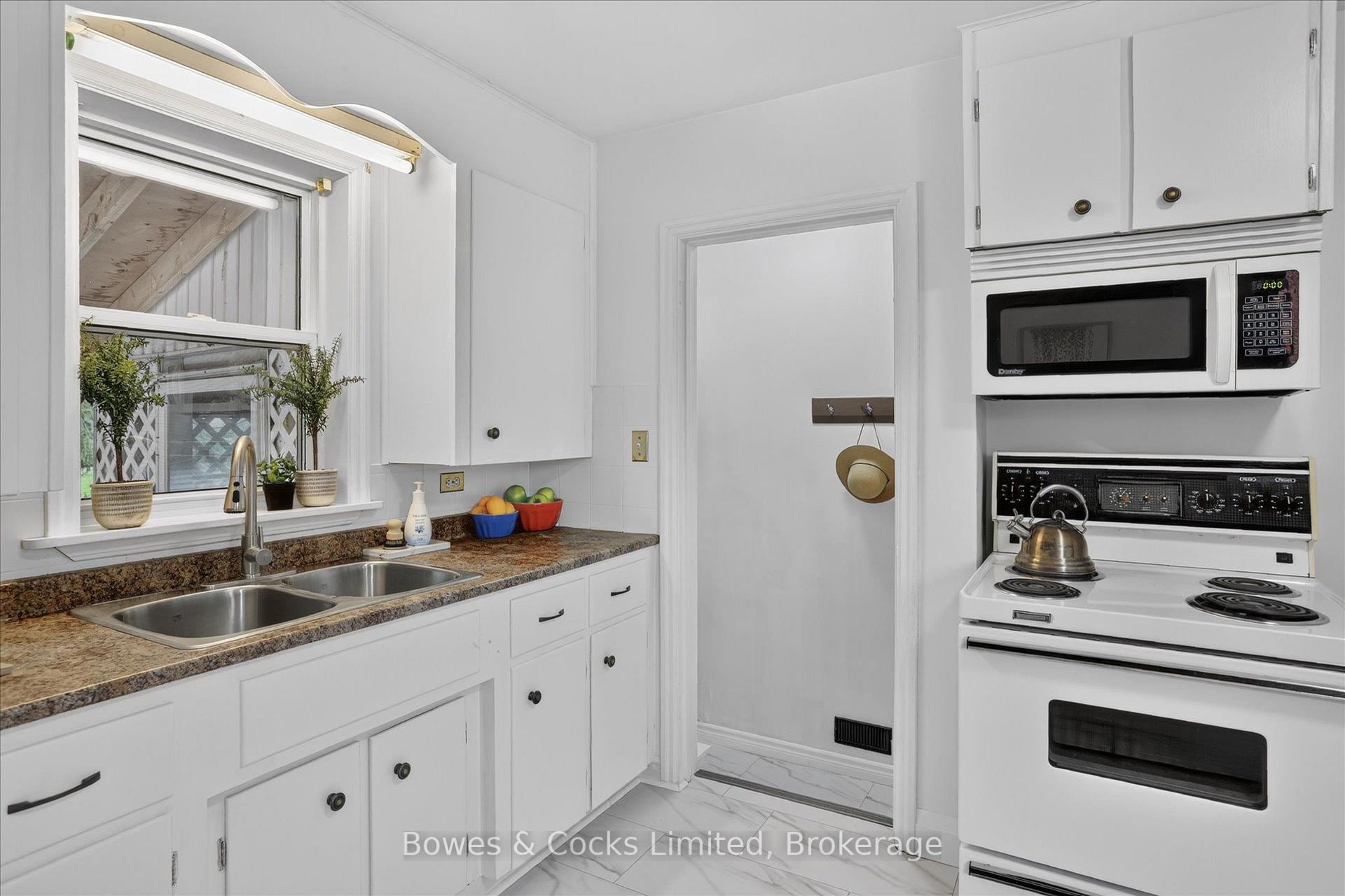 Photo 15 of 1193 Clonsilla Avenue, Peterborough, Town Ward 3 — HOMEH