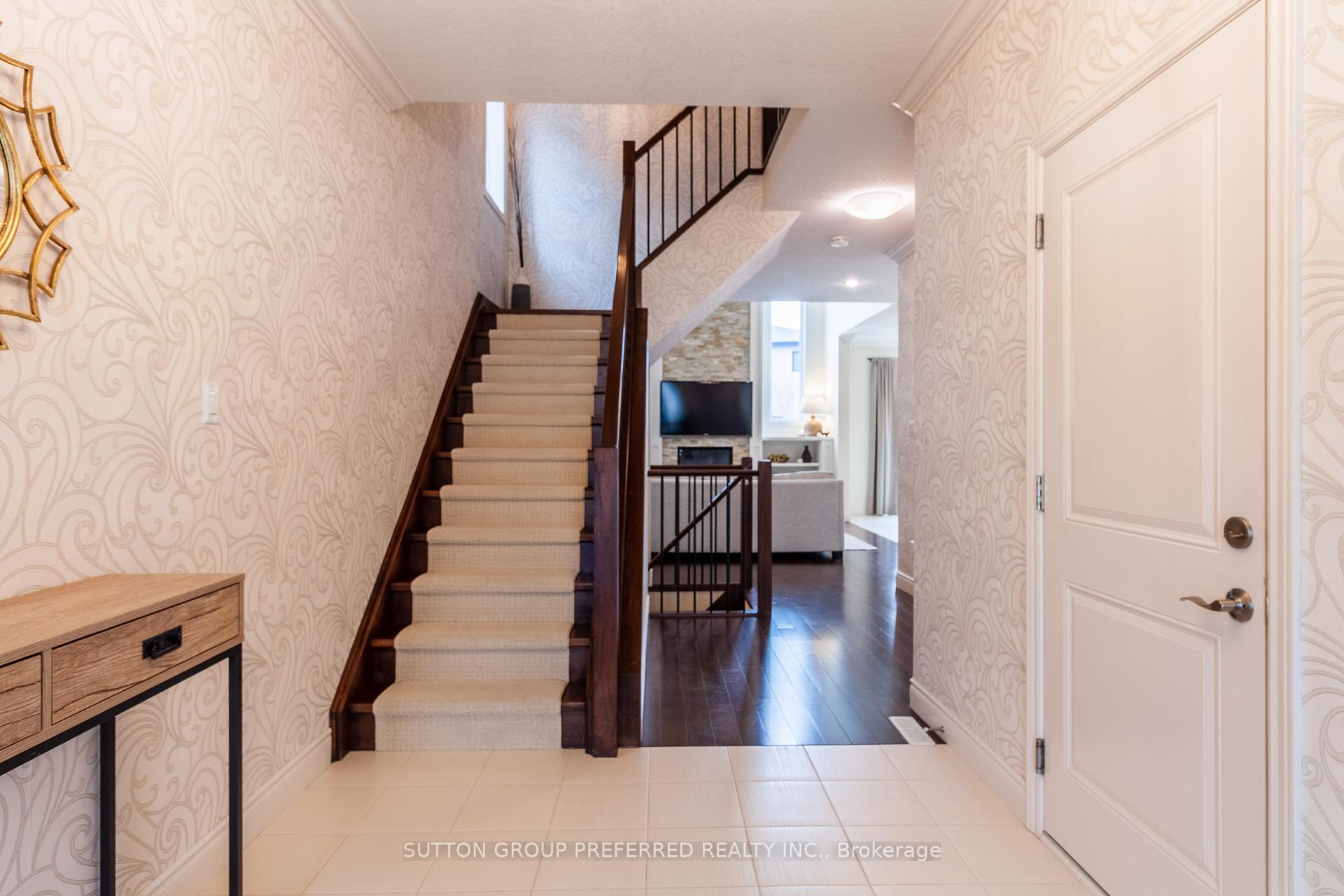Photo 7 of 6685 Navin Crescent, London, South V — HOMEH