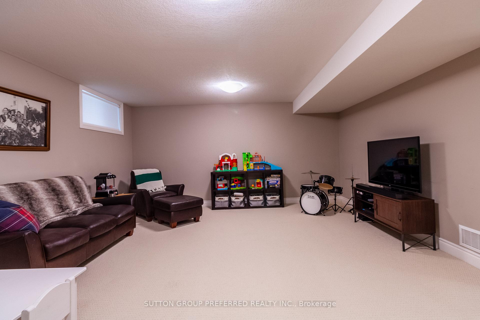 Photo 40 of 6685 Navin Crescent, London, South V — HOMEH