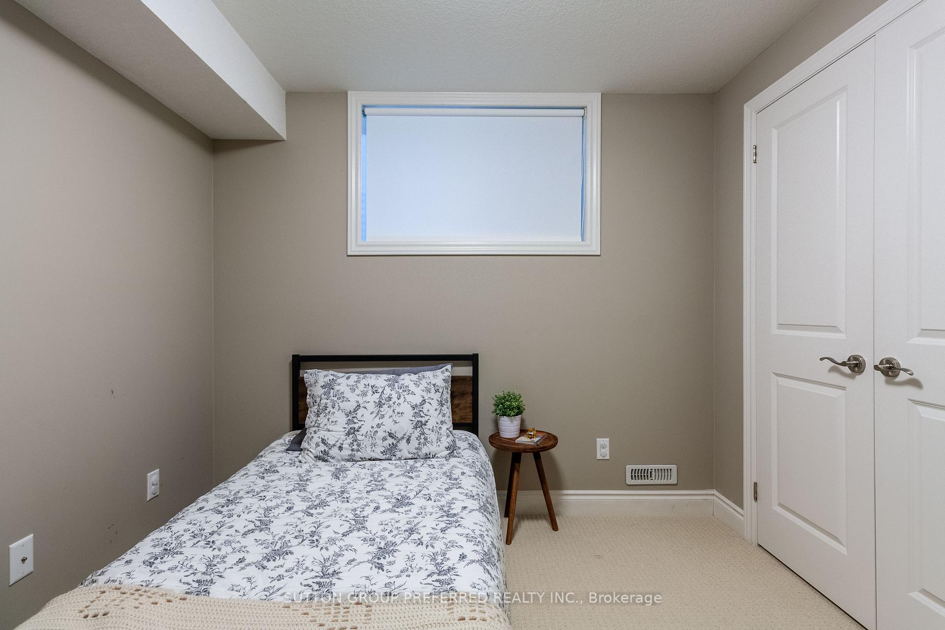 Photo 44 of 6685 Navin Crescent, London, South V — HOMEH