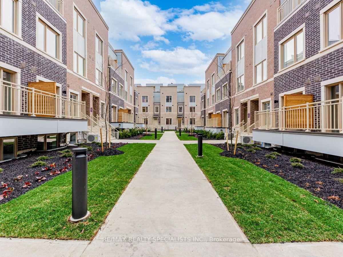 Photo 2 of Unit 77, 39 Honeycrisp Crescent, Vaughan, Vaughan Corporate Centre — HOMEH