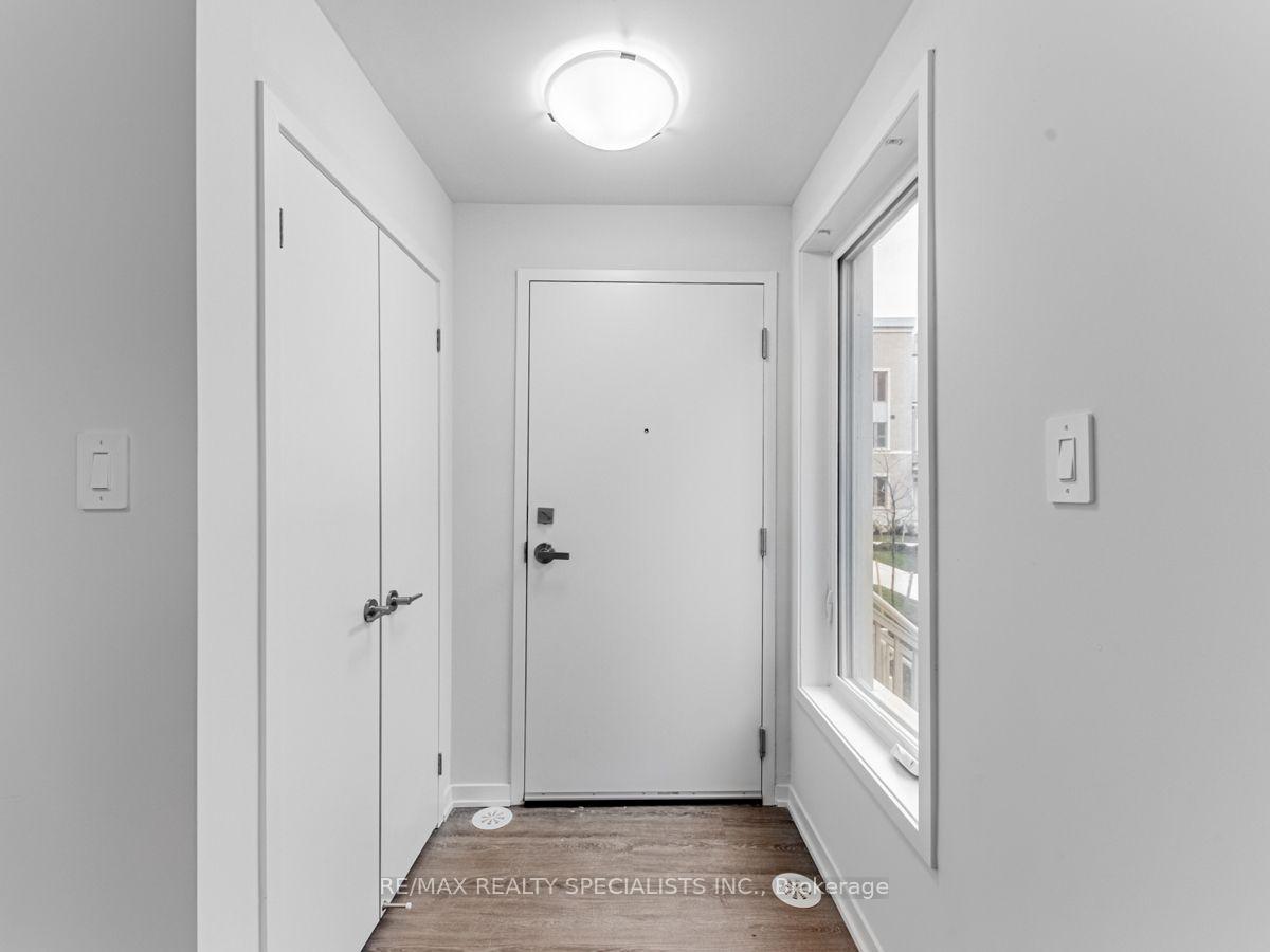 Photo 5 of Unit 77, 39 Honeycrisp Crescent, Vaughan, Vaughan Corporate Centre — HOMEH