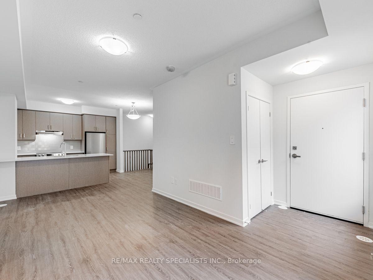 Photo 6 of Unit 77, 39 Honeycrisp Crescent, Vaughan, Vaughan Corporate Centre — HOMEH