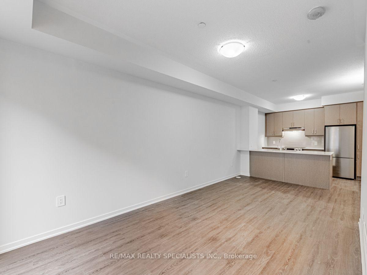 Photo 7 of Unit 77, 39 Honeycrisp Crescent, Vaughan, Vaughan Corporate Centre — HOMEH