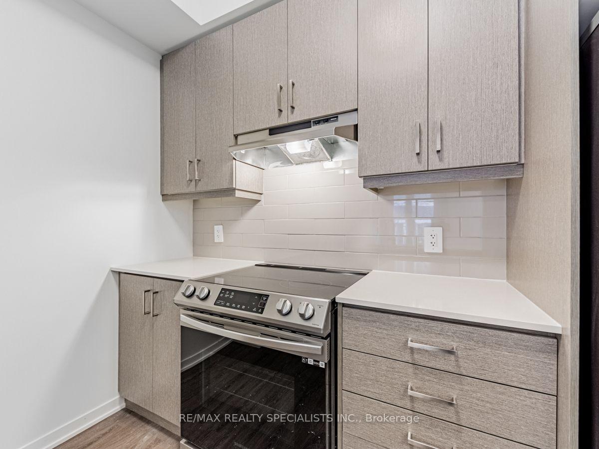Photo 10 of Unit 77, 39 Honeycrisp Crescent, Vaughan, Vaughan Corporate Centre — HOMEH