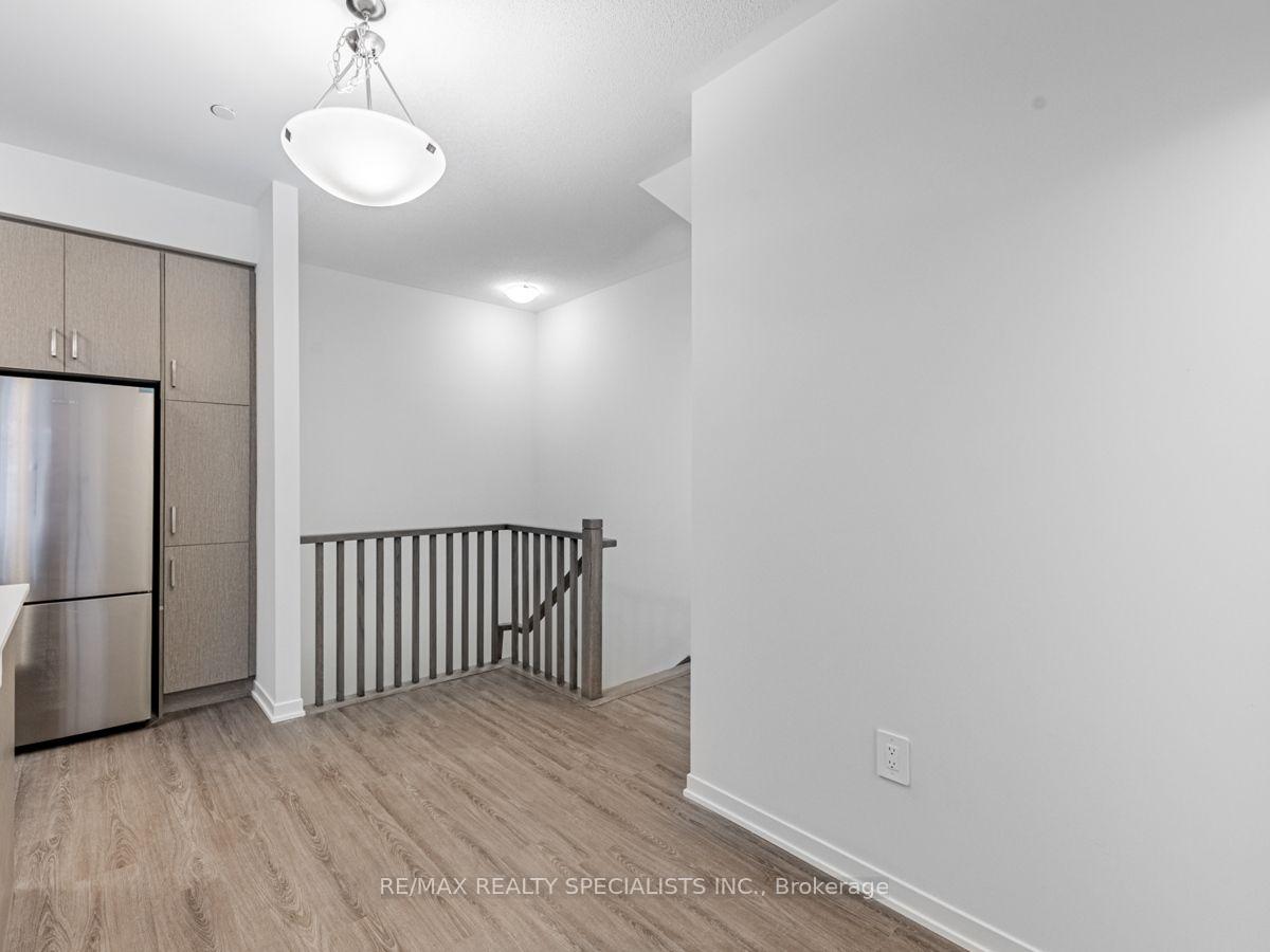 Photo 11 of Unit 77, 39 Honeycrisp Crescent, Vaughan, Vaughan Corporate Centre — HOMEH