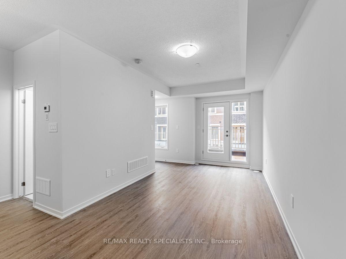 Photo 13 of Unit 77, 39 Honeycrisp Crescent, Vaughan, Vaughan Corporate Centre — HOMEH