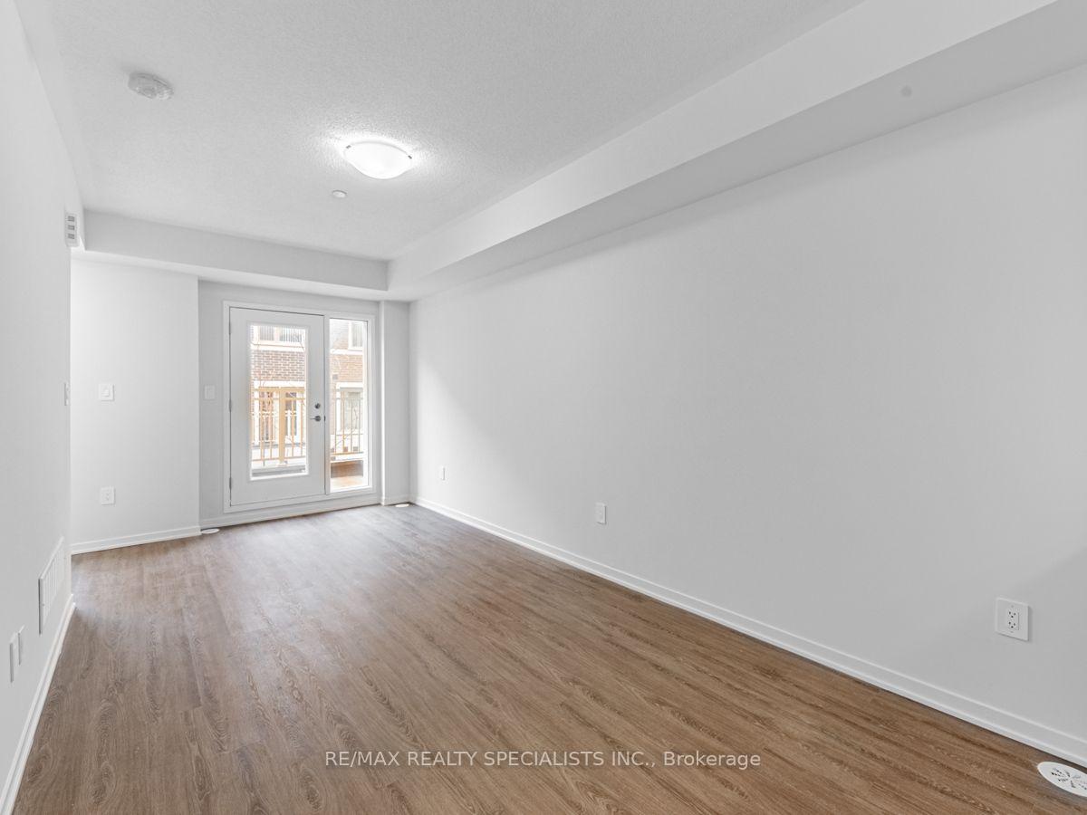Photo 14 of Unit 77, 39 Honeycrisp Crescent, Vaughan, Vaughan Corporate Centre — HOMEH