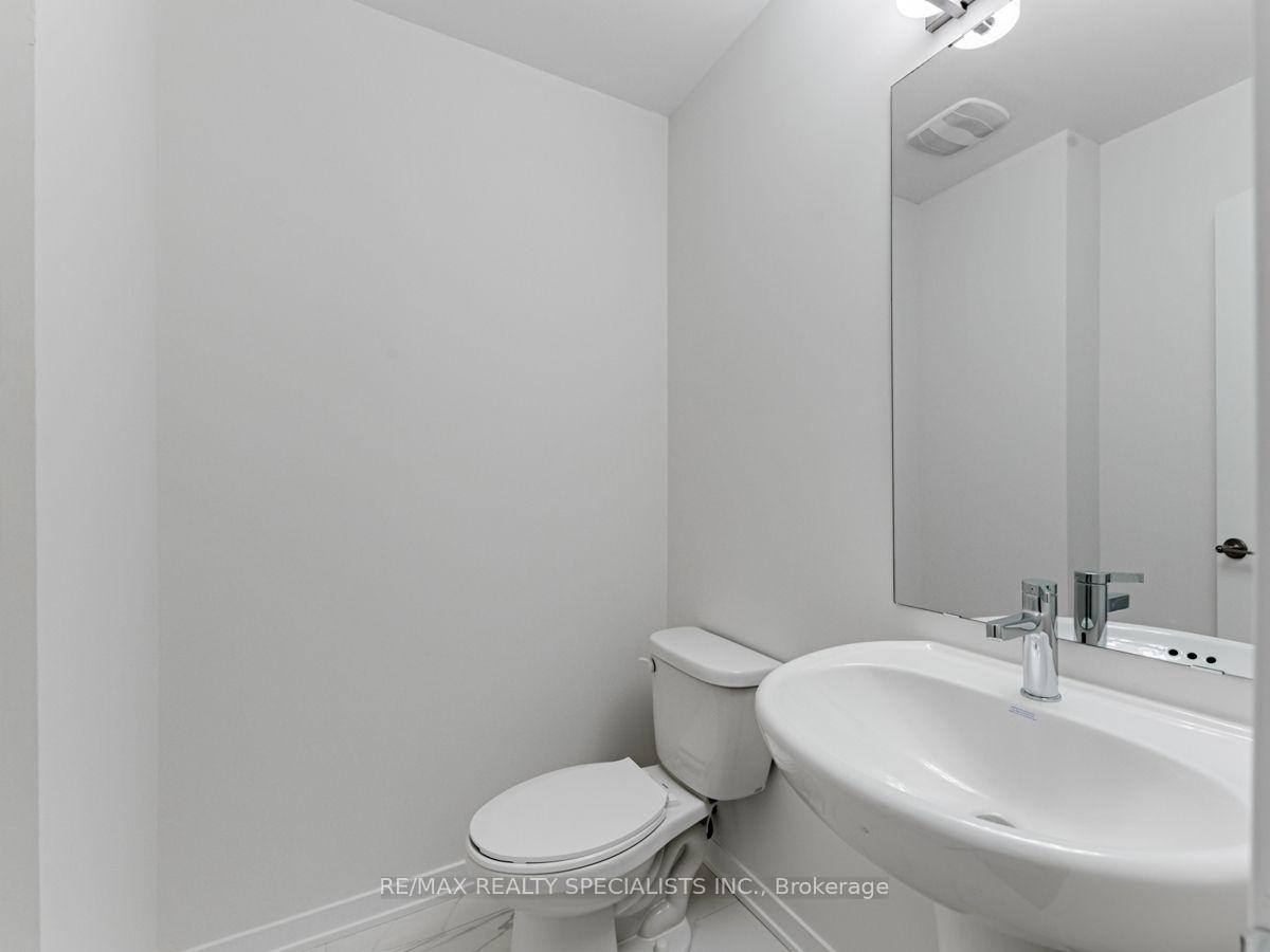 Photo 15 of Unit 77, 39 Honeycrisp Crescent, Vaughan, Vaughan Corporate Centre — HOMEH