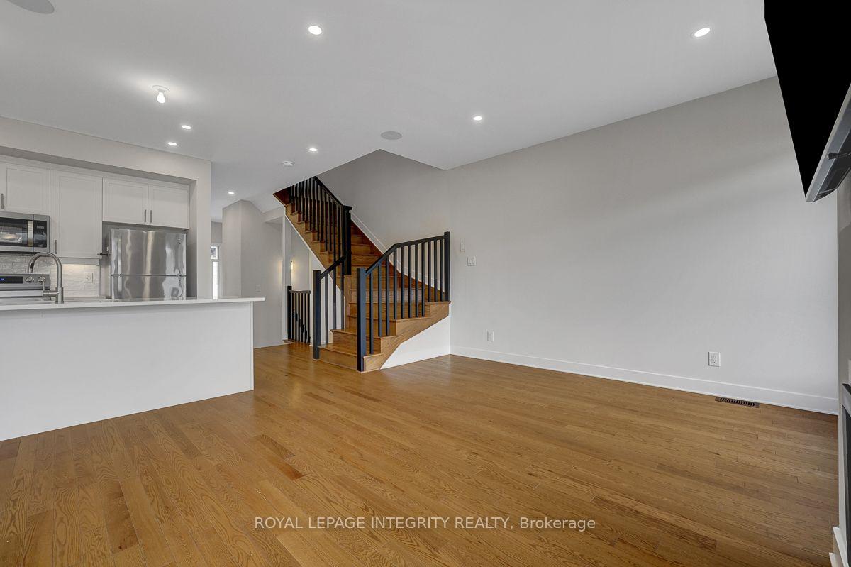 Photo 11 of 813 Brian Good Avenue, Ottawa, Riverside South/Gloucester Glen — HOMEH