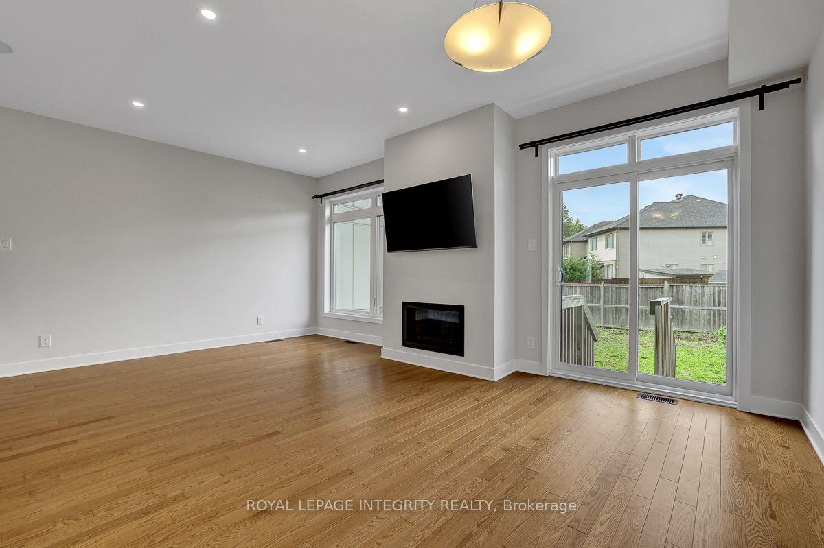 Photo 13 of 813 Brian Good Avenue, Ottawa, Riverside South/Gloucester Glen — HOMEH