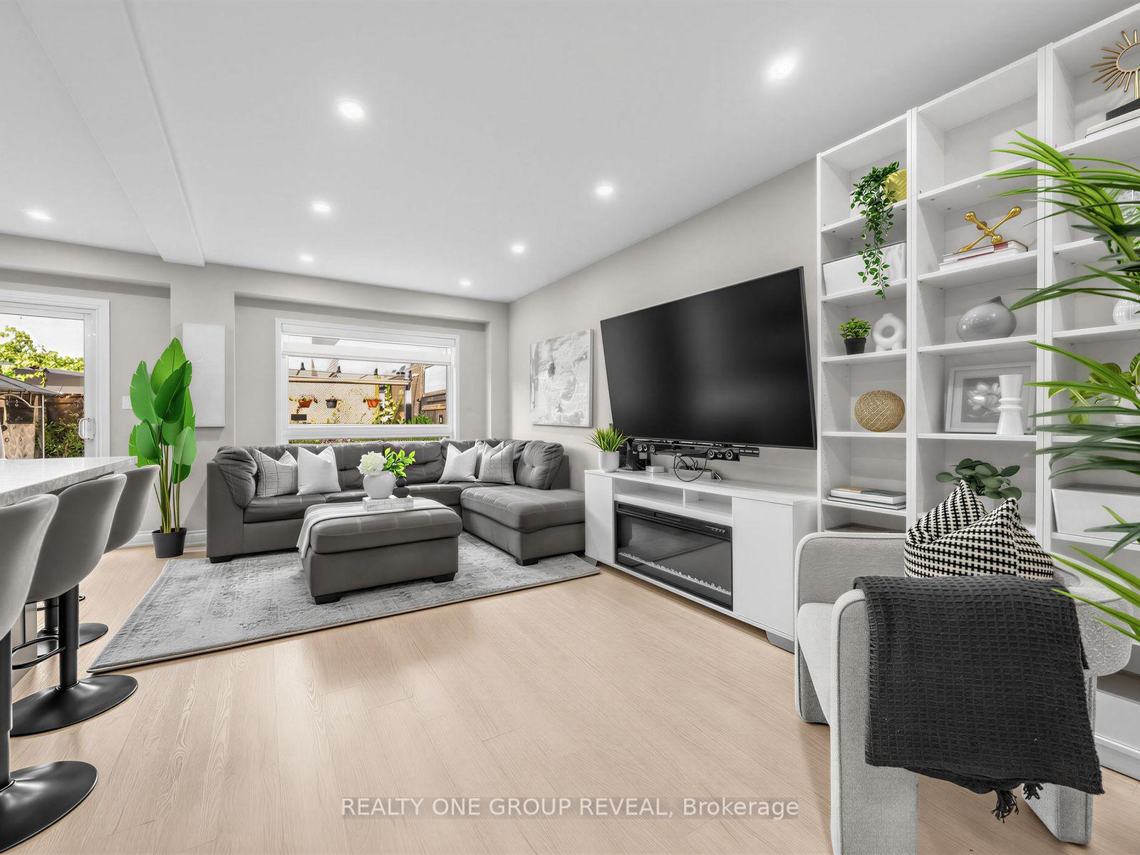 Photo 2 of 6122 Coxswain Crescent, Mississauga, East Credit — HOMEH