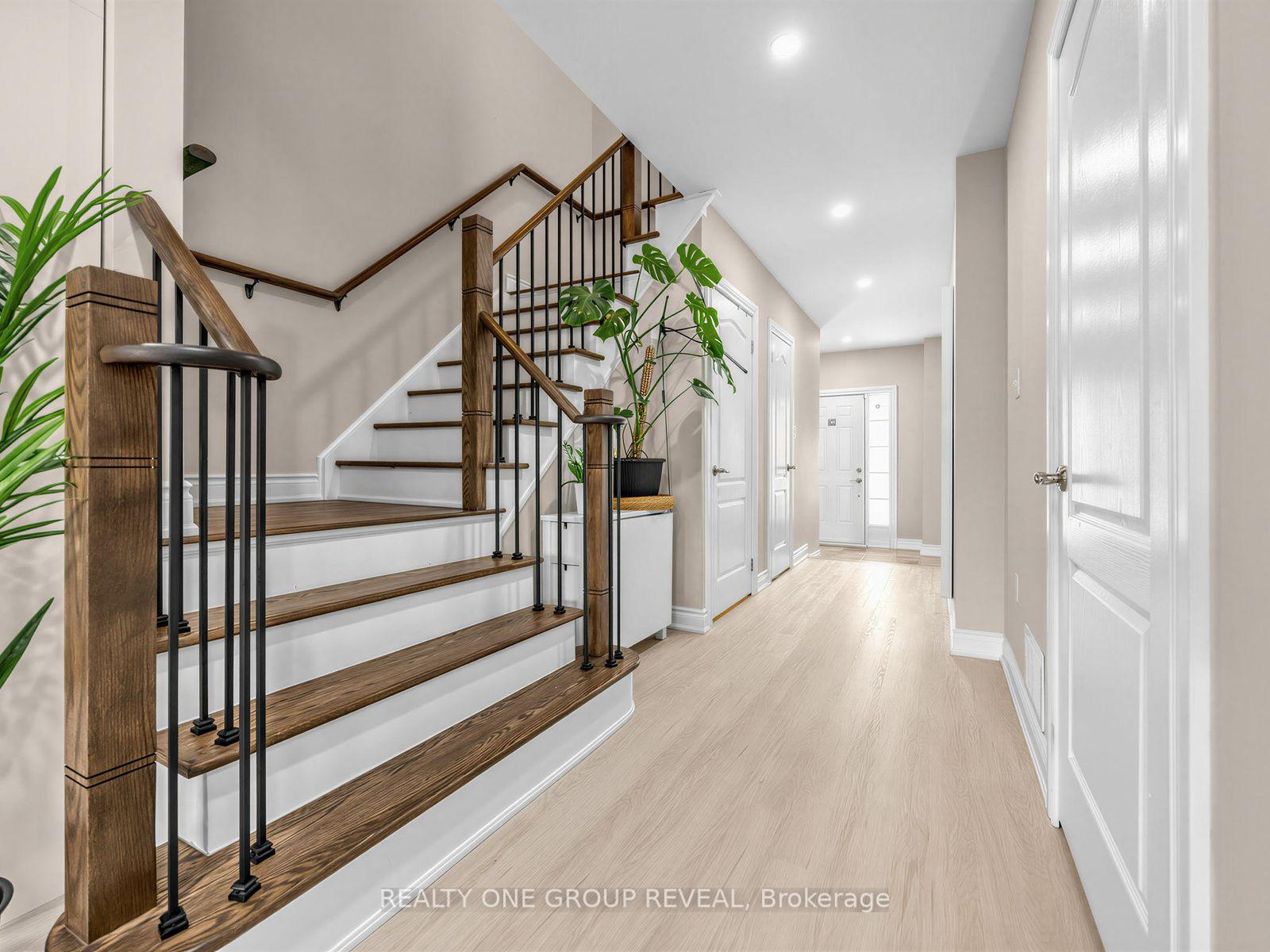 Photo 8 of 6122 Coxswain Crescent, Mississauga, East Credit — HOMEH