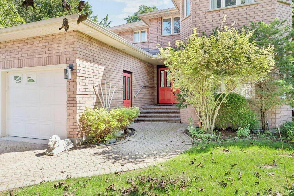 Photo of 6 Bridlewood Lane