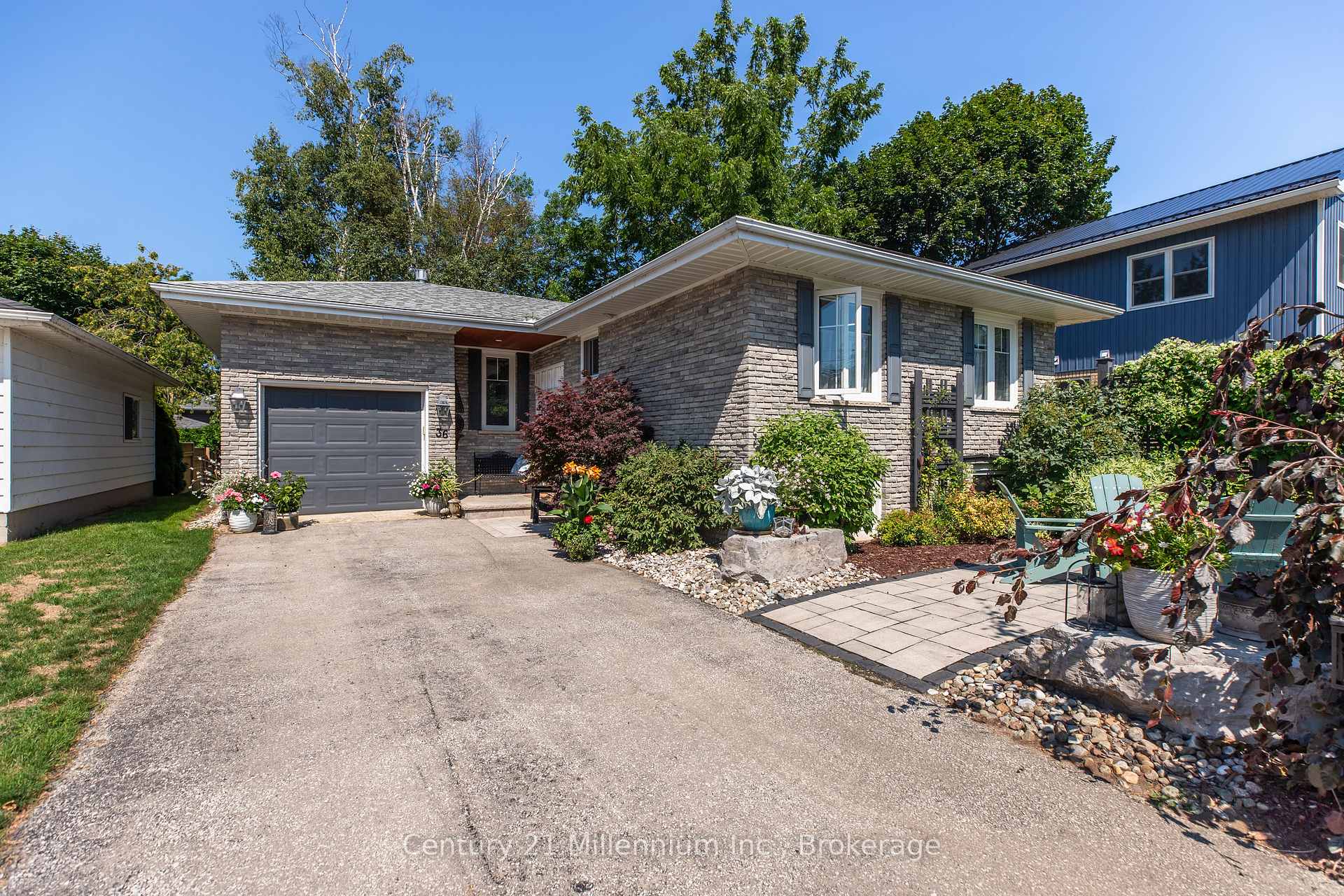 Photo of 36 Huron Street N