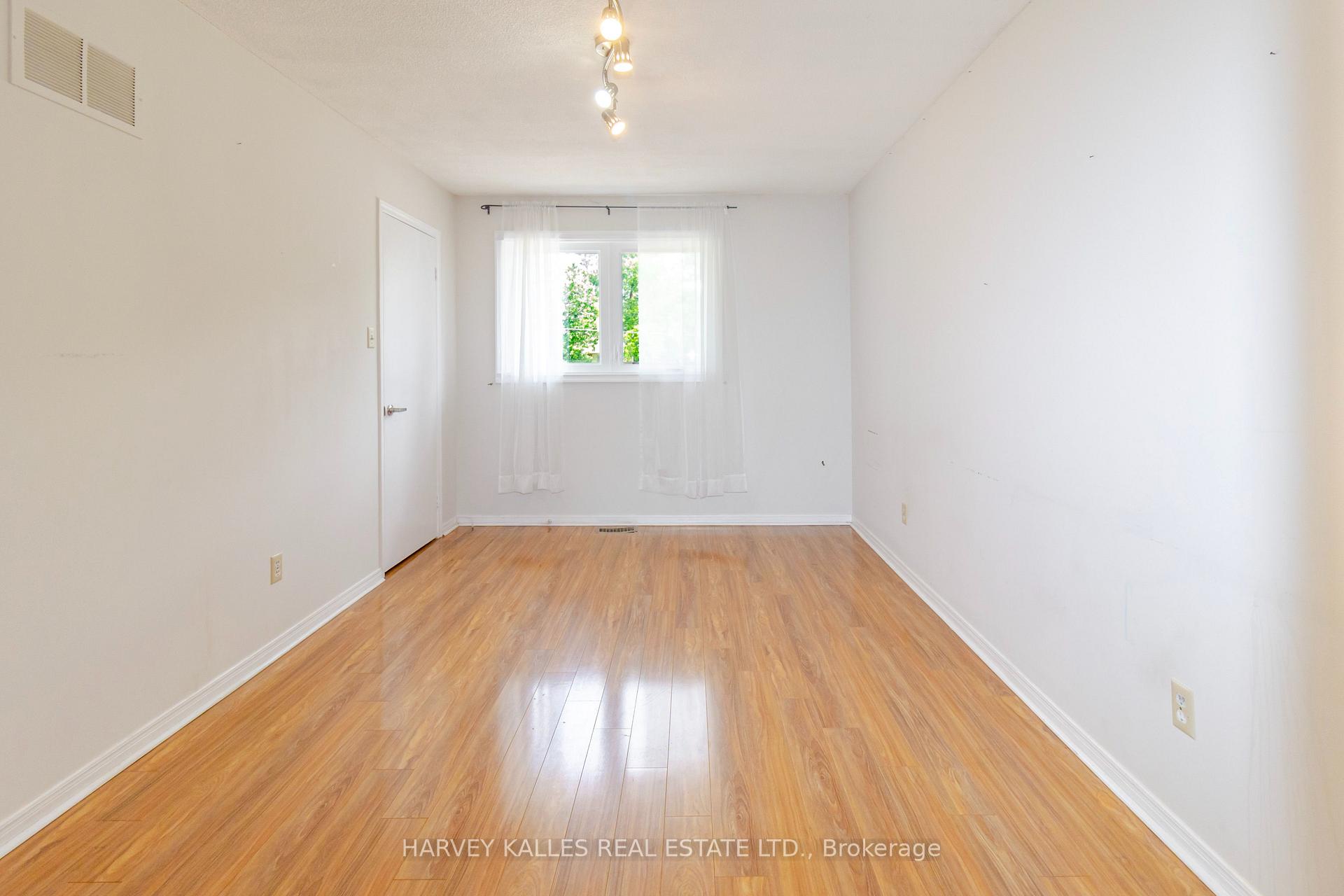 Photo 9 of 54 Aileen Road, Markham, Aileen-Willowbrook — HOMEH