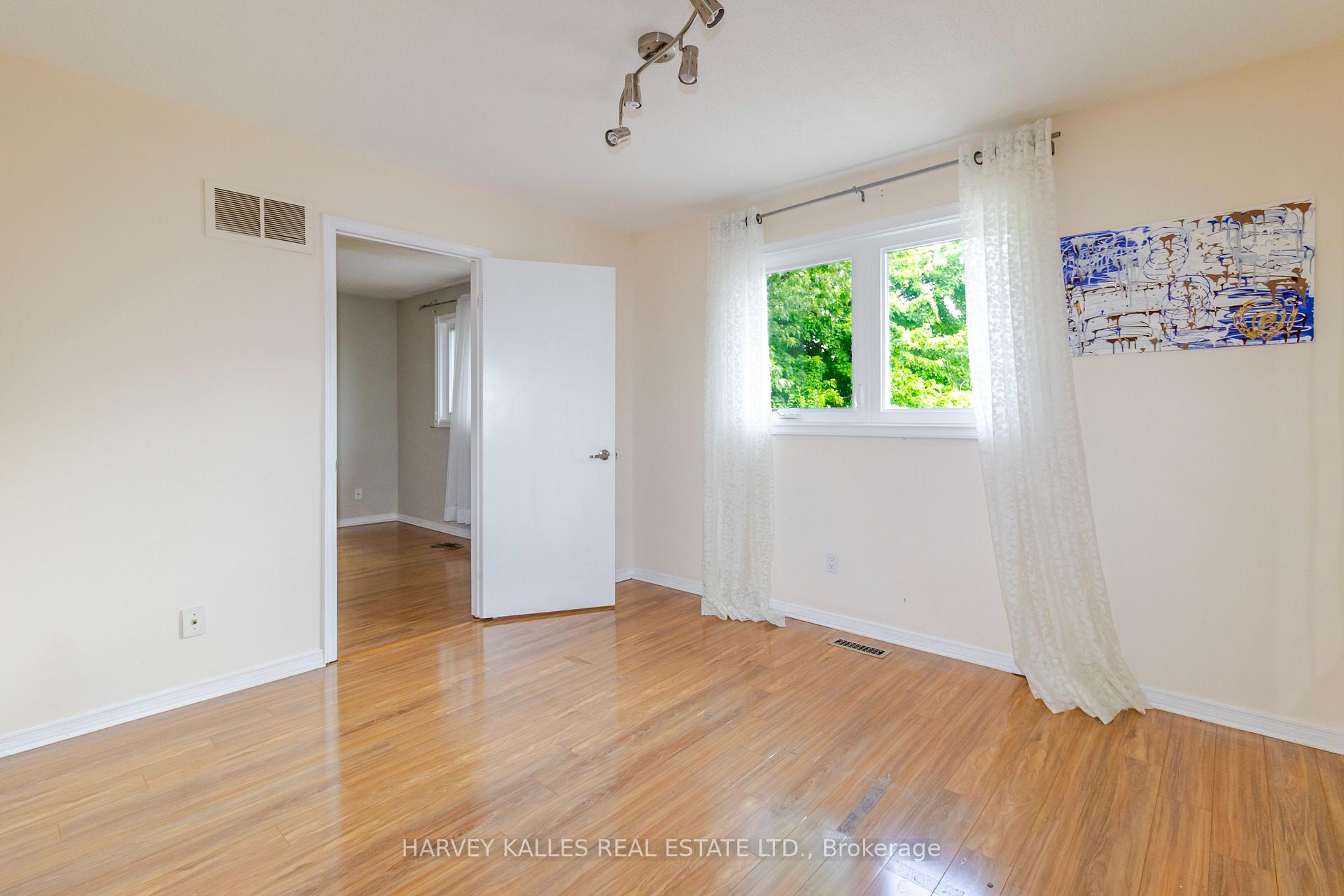 Photo 13 of 54 Aileen Road, Markham, Aileen-Willowbrook — HOMEH