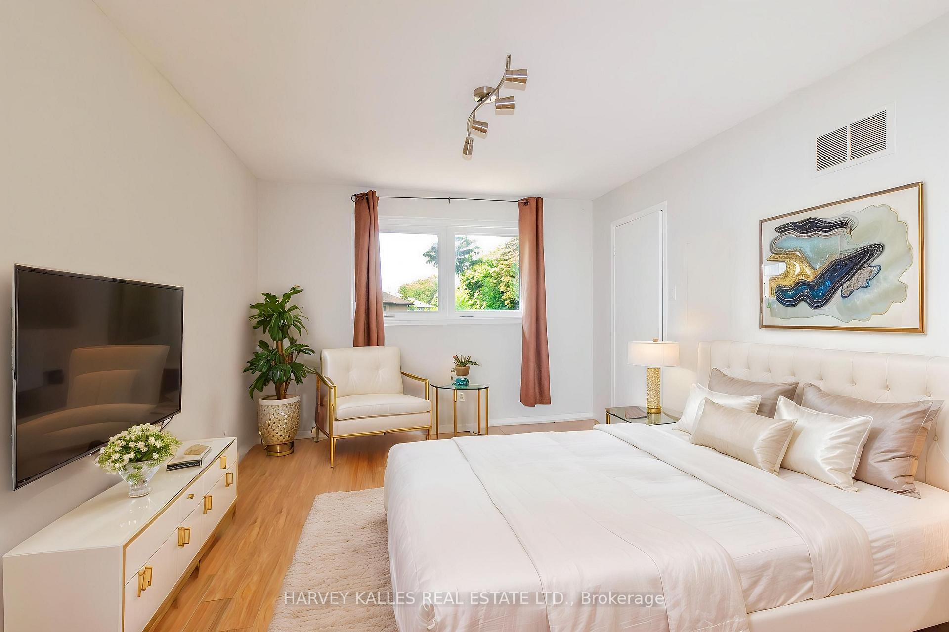 Photo 29 of 54 Aileen Road, Markham, Aileen-Willowbrook — HOMEH