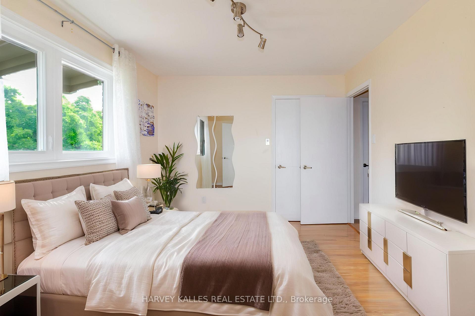 Photo 32 of 54 Aileen Road, Markham, Aileen-Willowbrook — HOMEH