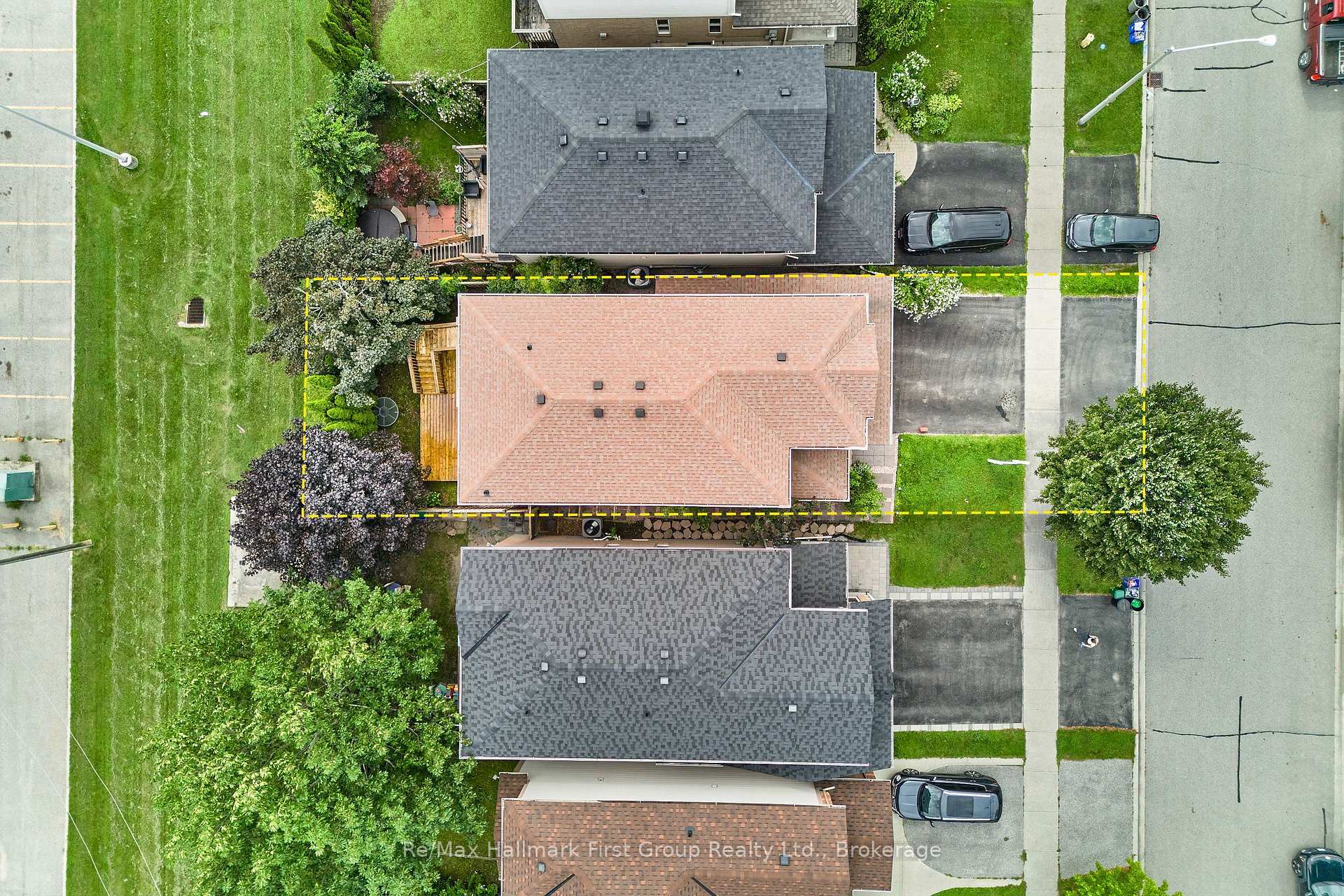 Photo 3 of 93 Trudeau Drive, Clarington, Bowmanville — HOMEH