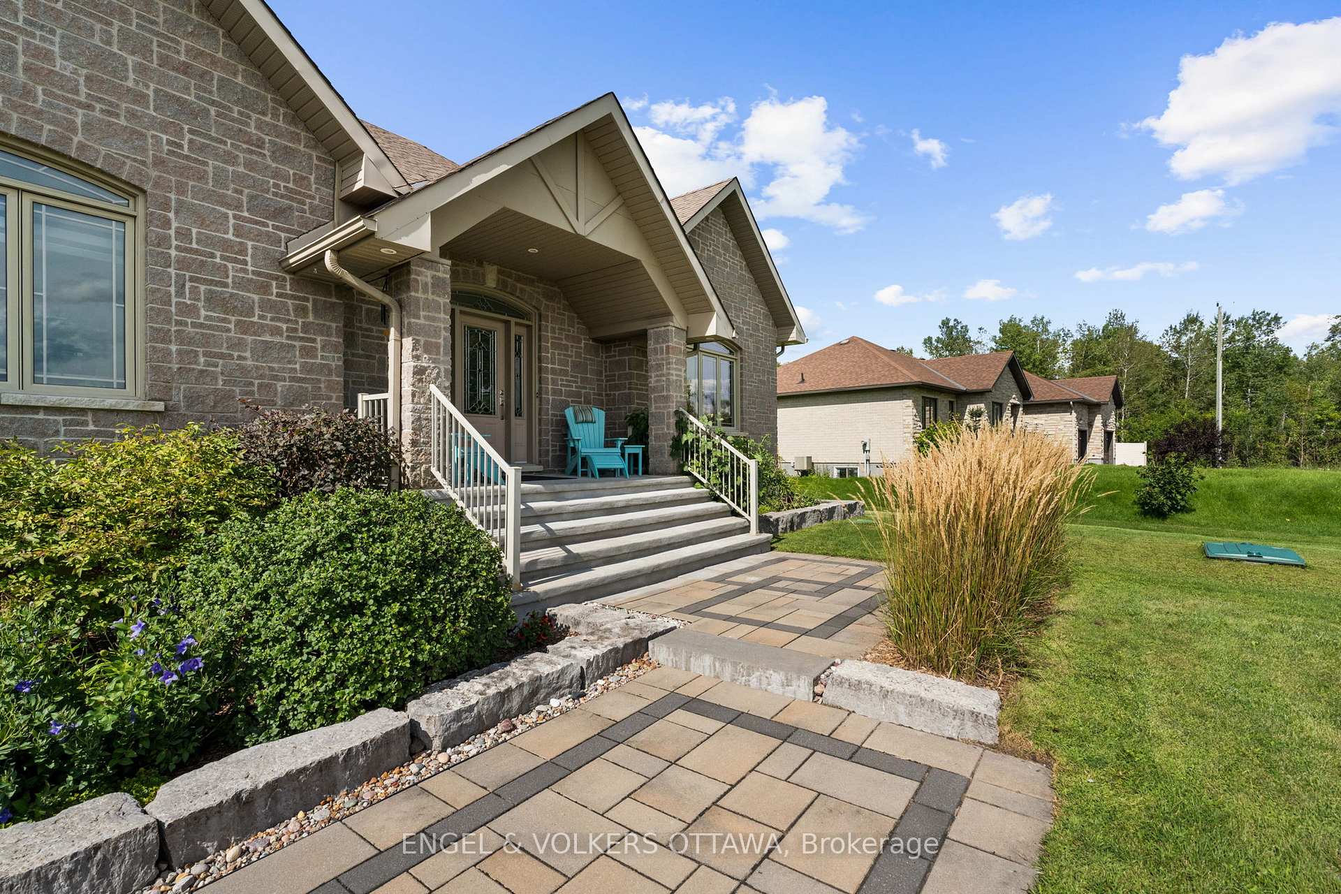 Photo 4 of 557 Tullamore Street, Ottawa, Riverside South — HOMEH