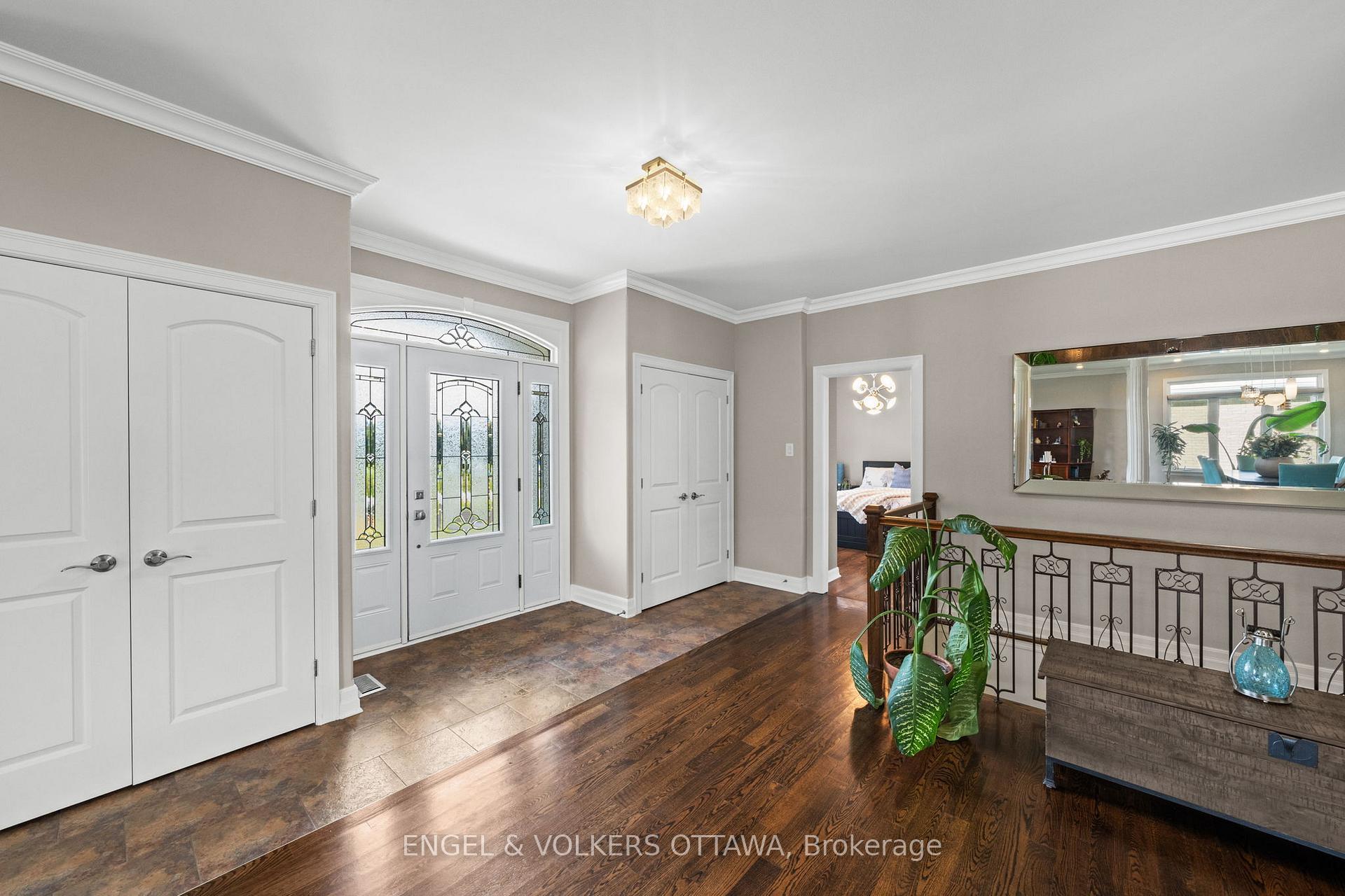 Photo 5 of 557 Tullamore Street, Ottawa, Riverside South — HOMEH