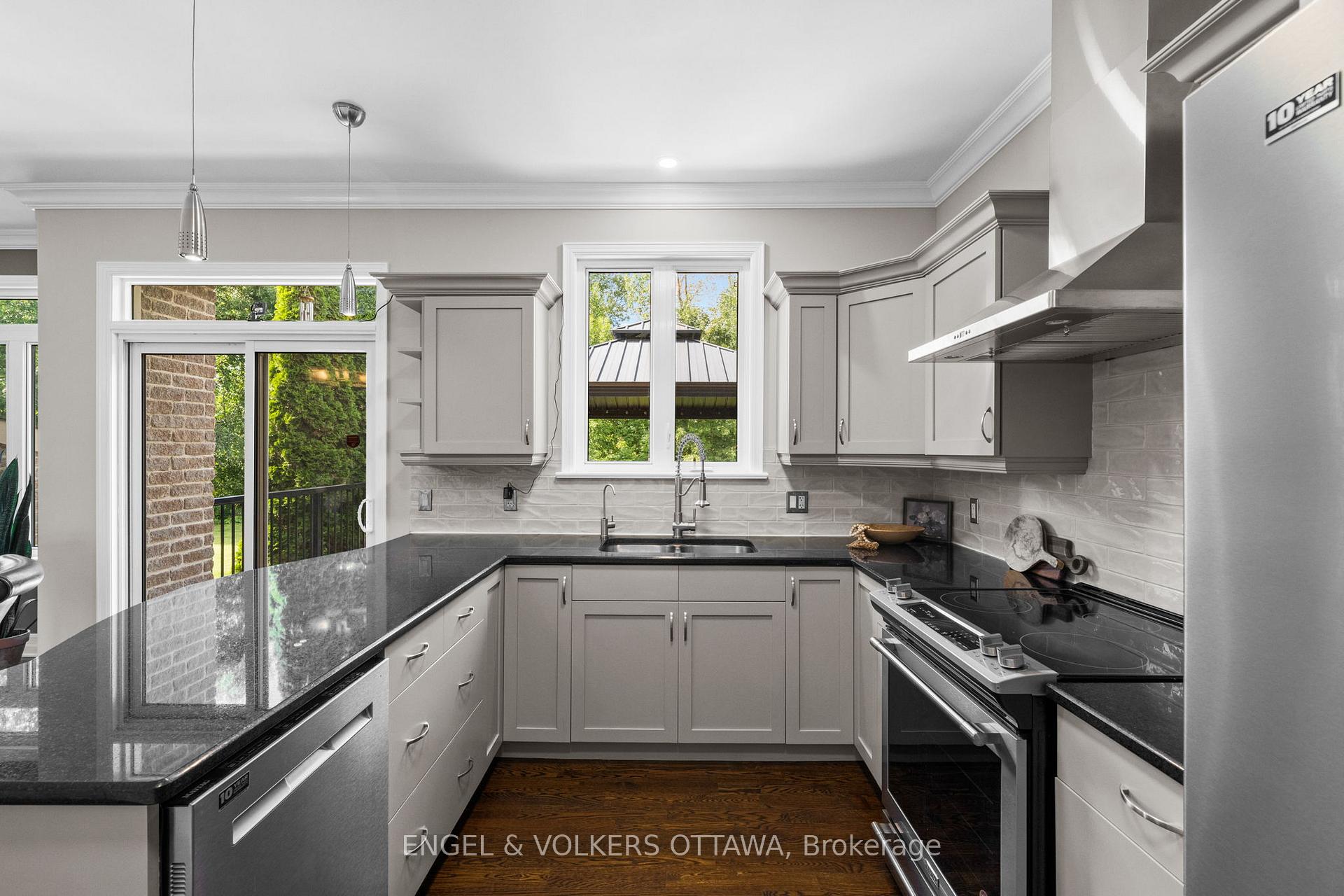 Photo 18 of 557 Tullamore Street, Ottawa, Riverside South — HOMEH