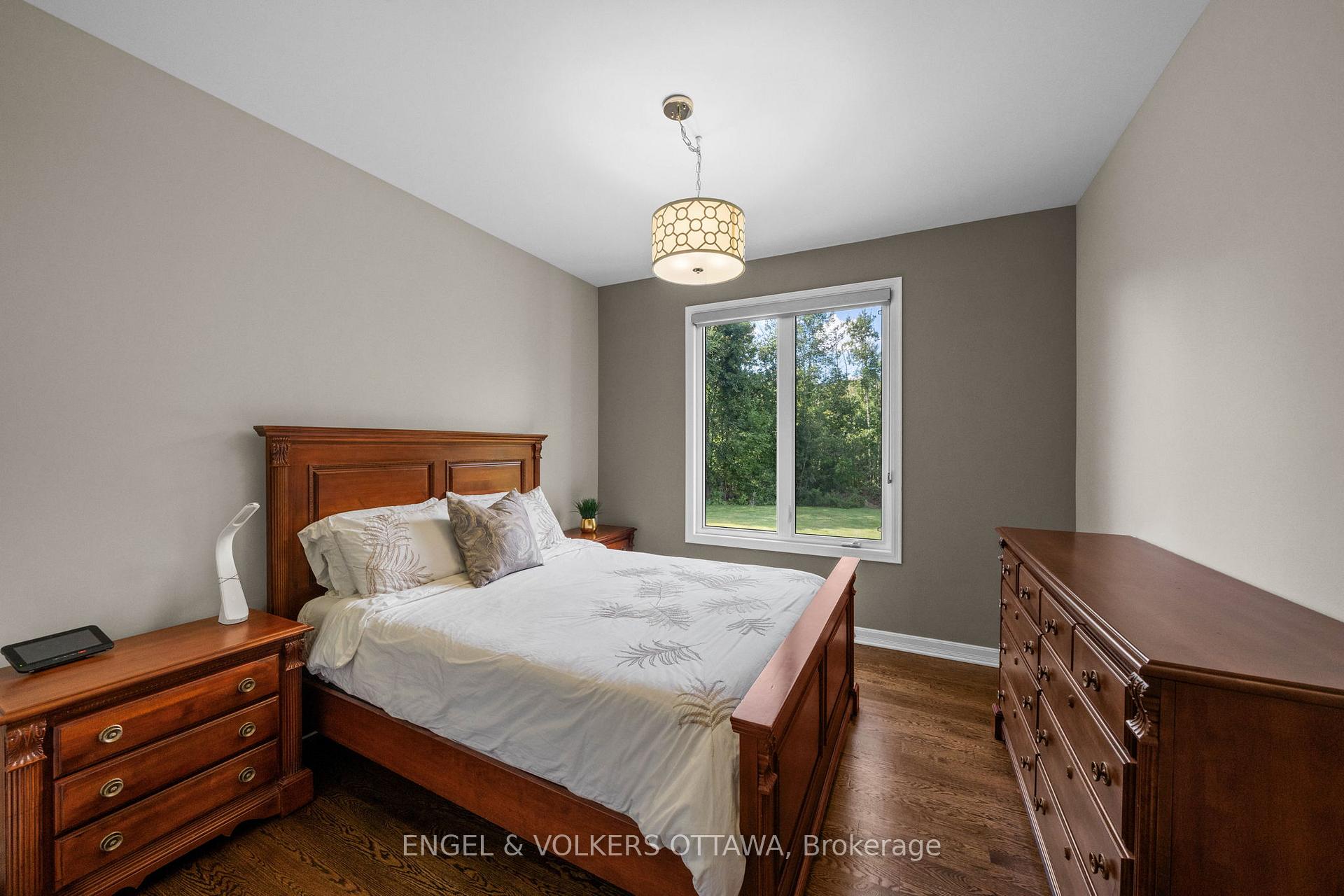 Photo 28 of 557 Tullamore Street, Ottawa, Riverside South — HOMEH